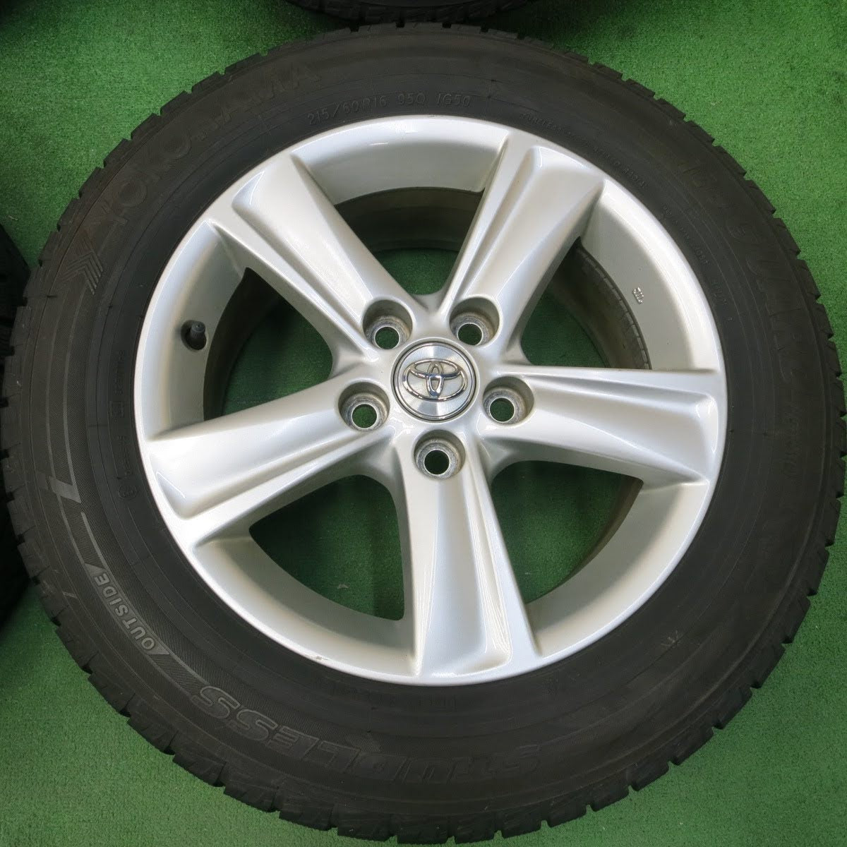 [送料無料]キレイ★トヨタ マークX 純正 215/60R16 スタッドレス ヨコハマ アイスガード iG50 16インチ PCD114.3/5H★3061903イス