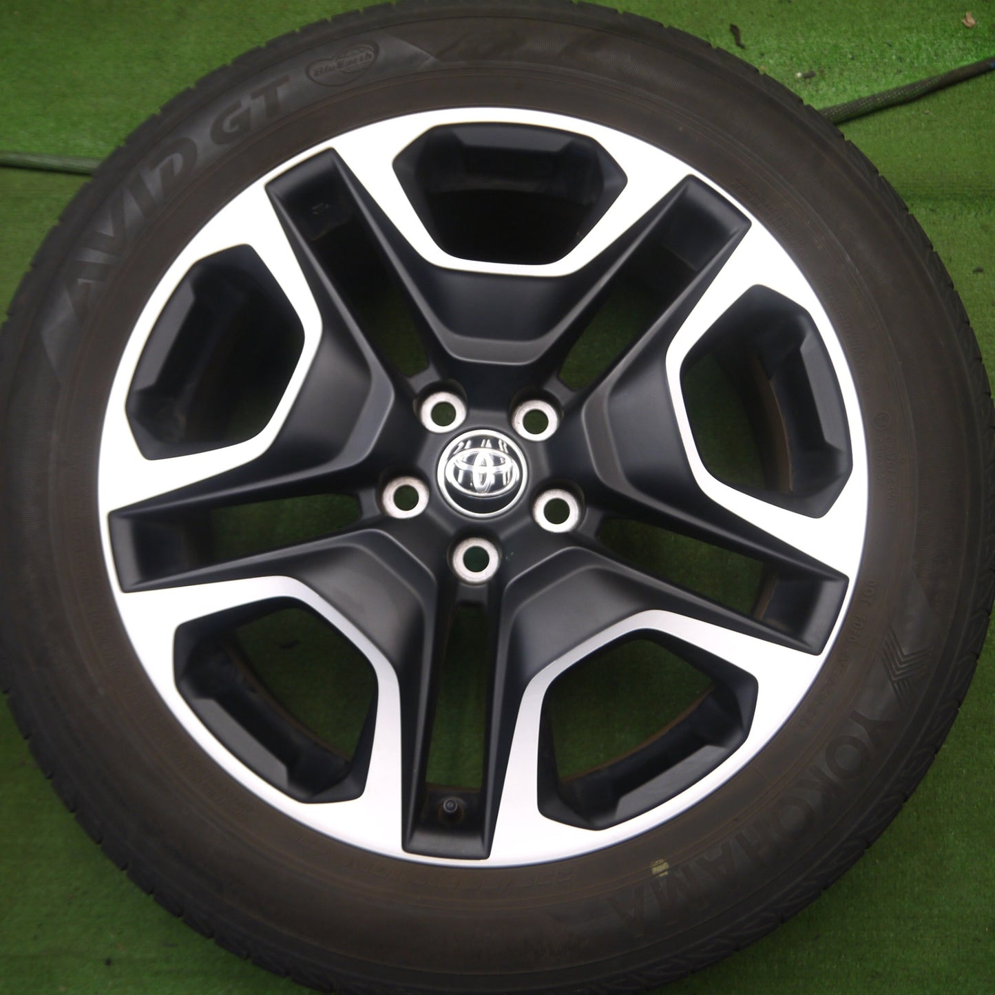 *送料無料* キレイ！20年★トヨタ RAV4 アドベンチャー 純正 235/55R19 ヨコハマ AVID GT S35 19インチ PCD114.3/5H★4022011Hノ