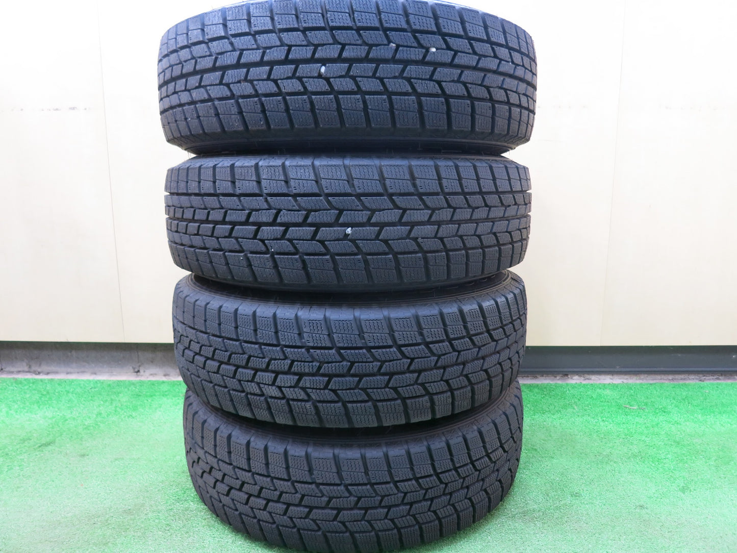 [送料無料]バリ溝！20年！キレイ！ほぼ10分★スタッドレス 175/70R14 グッドイヤー アイスナビ6 VELVA KEVIN ヴェルヴァ 14インチ PCD100/4H★3021502ヒス