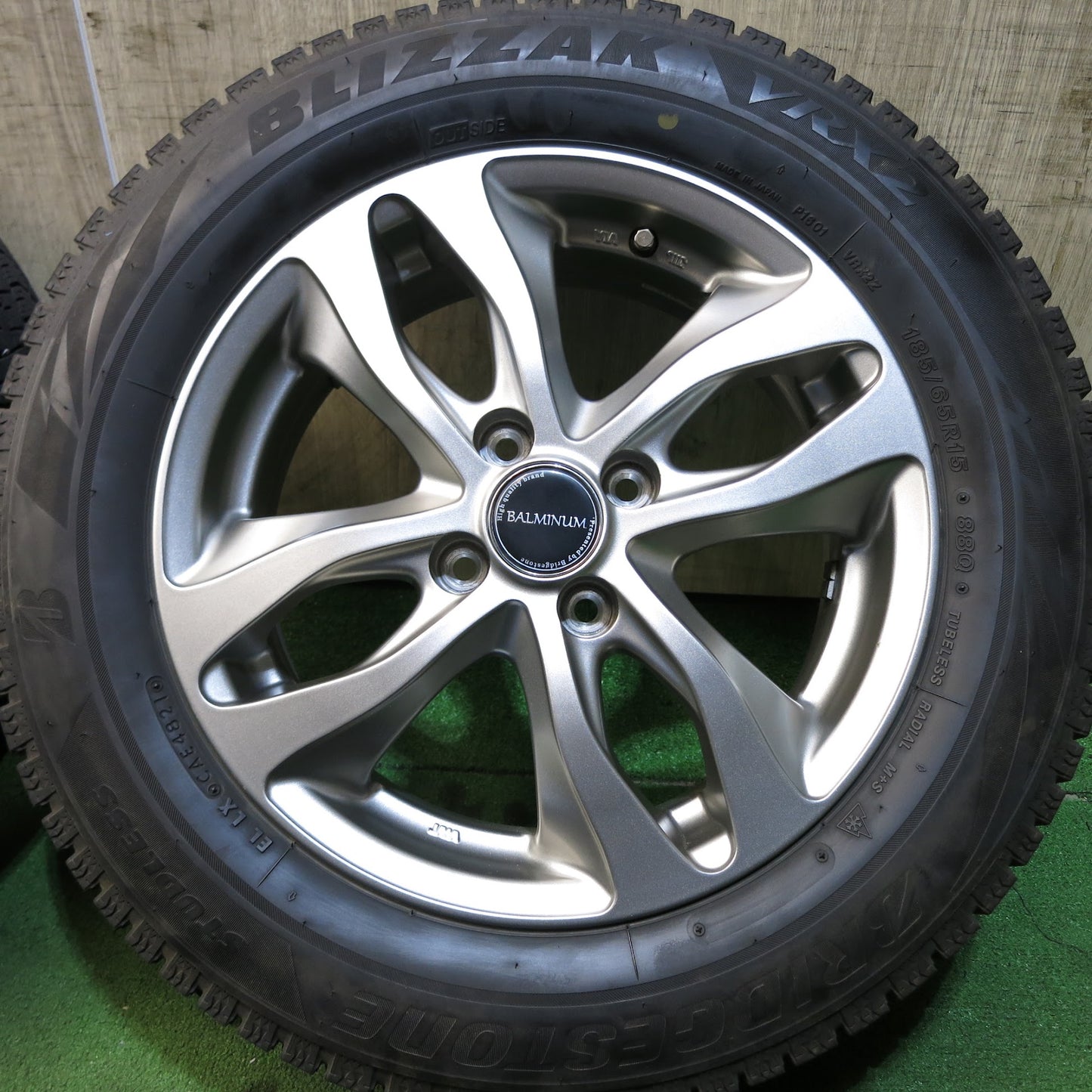 [送料無料]バリ溝！21年！キレイ！8.5分★スタッドレス 185/65R15 ブリヂストン ブリザック VRX2 BALMINUM バルミナ 15インチ PCD100/4H★3052310Hス