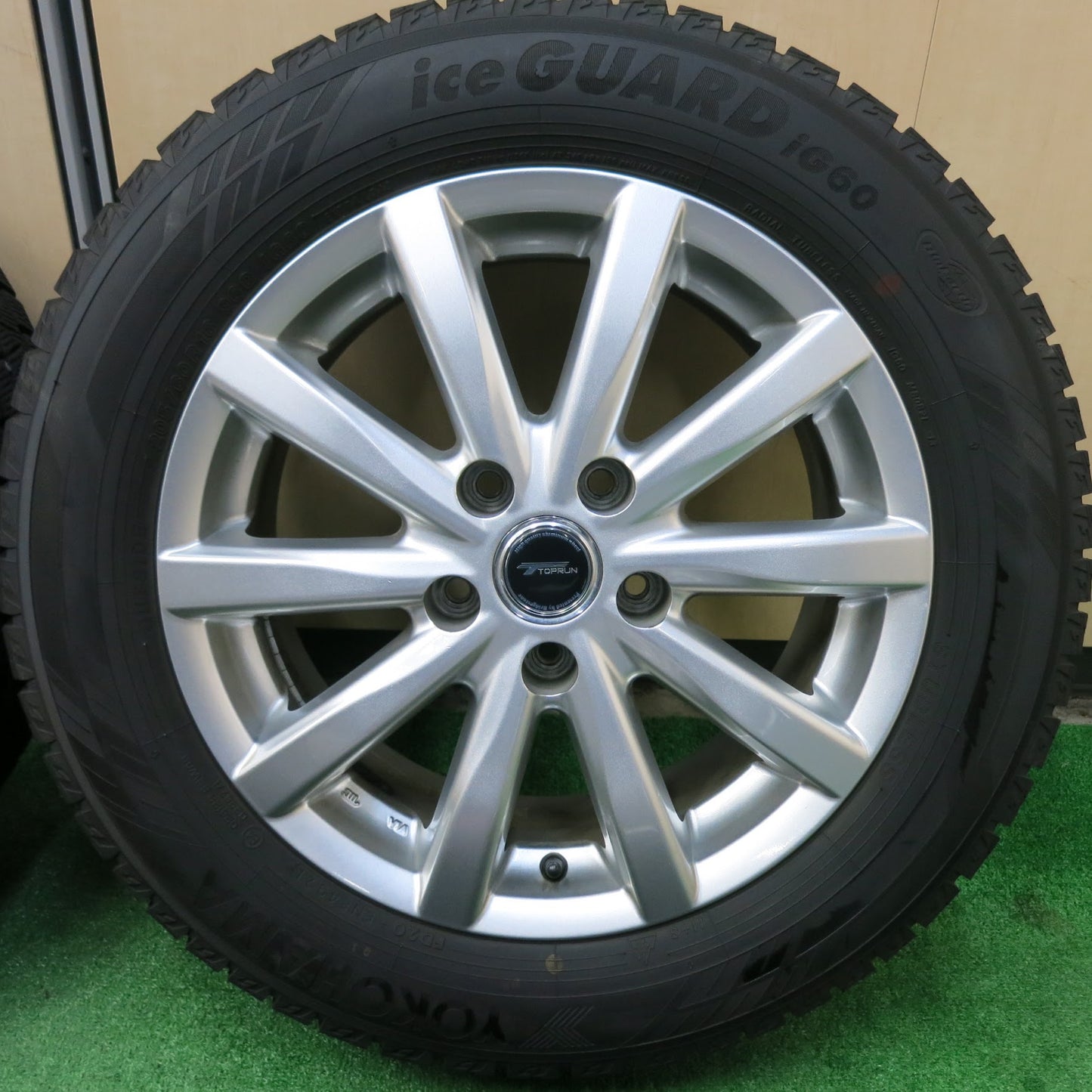 [送料無料]バリ溝！21年！キレイ！9.5分以上★スタッドレス 205/60R16 ヨコハマ アイスガード iG60 TOPRUN トップラン 16インチ PCD114.3/5H★3031504ヒス