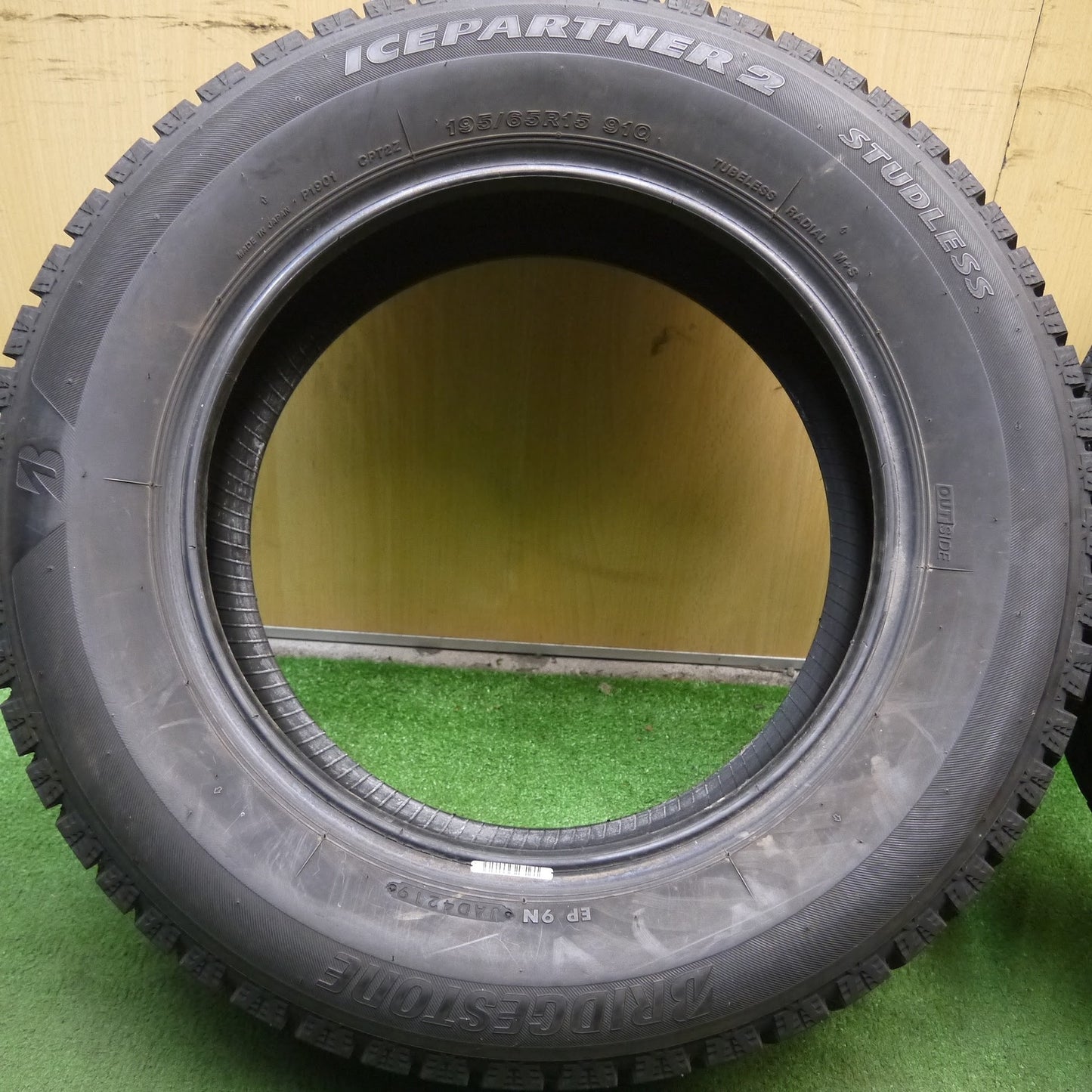 [送料無料]バリ溝！19年！9.5分★スタッドレス 195/65R15 ブリヂストン アイスパートナー2 タイヤ 15インチ ノア ヴォクシー プリウス 等★3090105Hスタ