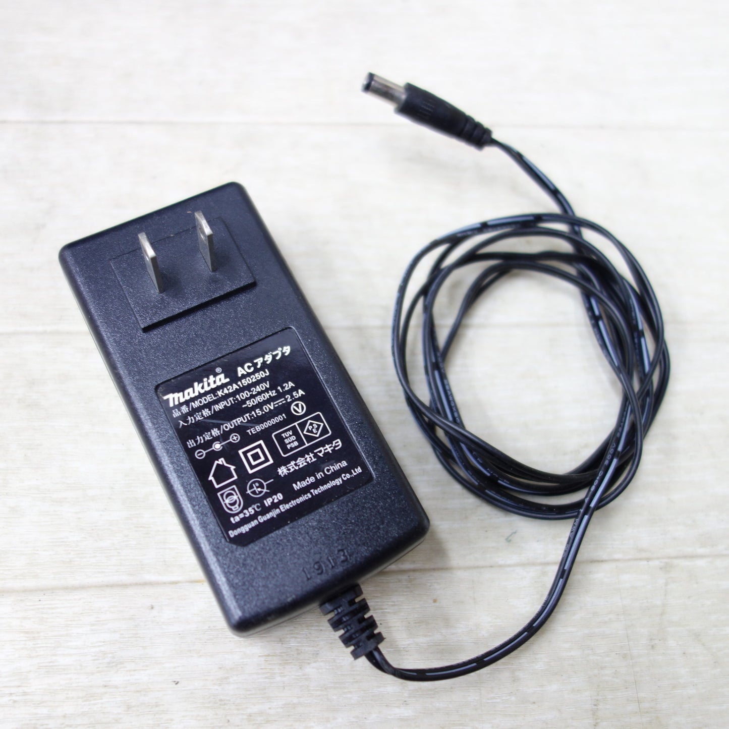 [送料無料] キレイ◆makita マキタ 充電式ファン CF203D 14.4V/18V 送風機 扇風機 ACアダプタ付き◆