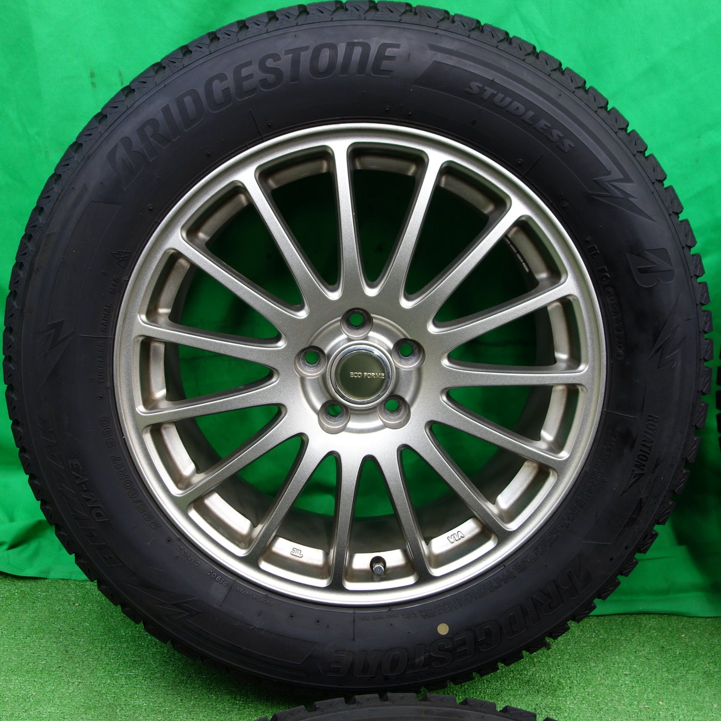 *送料無料*バリ溝！20年！キレイ！9分★レガシィ 等 225/60R17 スタッドレス ブリヂストン ブリザック DM-V3 ECO FORME エコフォルム 17インチ PCD100/5H★3100702TNス