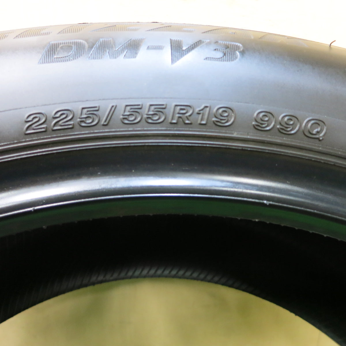 *送料無料*バリ溝！21年！9分★スタッドレス 225/55R19 ブリヂストン ブリザック DM-V3 タイヤ 19インチ ハリアー CX-3 CX-5 等★4010801イスタ