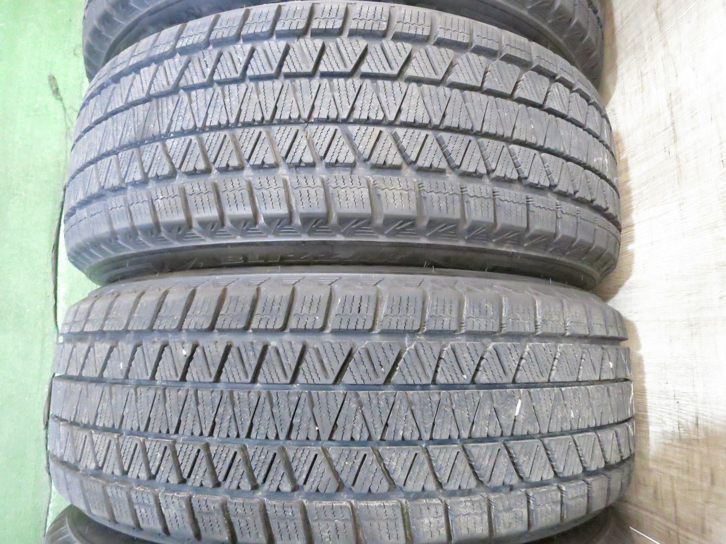 [送料無料]バリ溝！20年！9.5分★スタッドレス 235/60R18 ブリヂストン ブリザック DM-V3 タイヤ 18インチ レクサス NX RX CR-V 等★3021712Hスタ