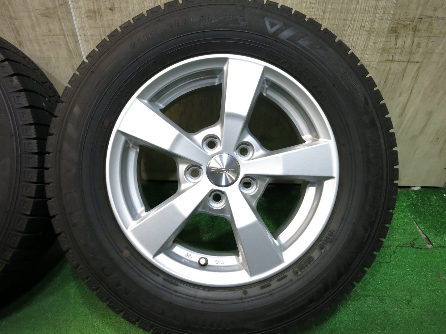[送料無料]バリ溝！20年！キレイ！ほぼ10分★スタッドレス 185/70R14 ダンロップ ウインターマックス 03 AGA 14インチ PCD100/5H★2113002Hス