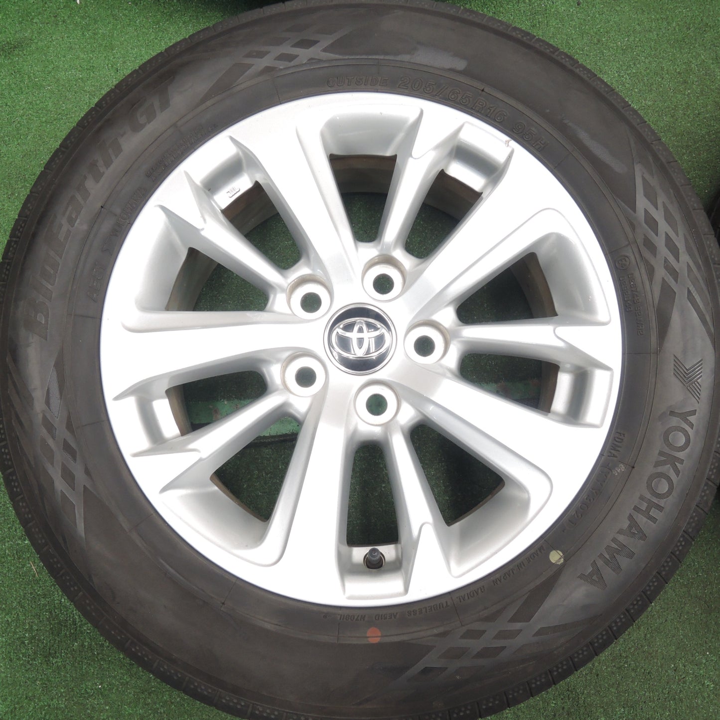 *送料無料* 4本価格！21年★トヨタ ヤリスクロス Gグレード 純正 205/65R16 ヨコハマ BluEarth-GT 16インチ PCD114.3/5H★4020312HAノ