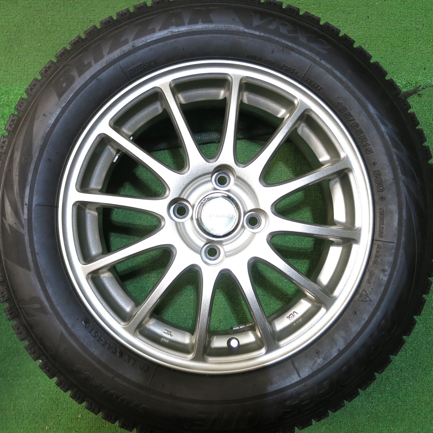 [送料無料]バリ溝！キレイ！9分★スタッドレス 185/65R15 ブリヂストン ブリザック VRX2 ECO FORME エコフォルム 15インチ PCD100/4H★3061301Hス