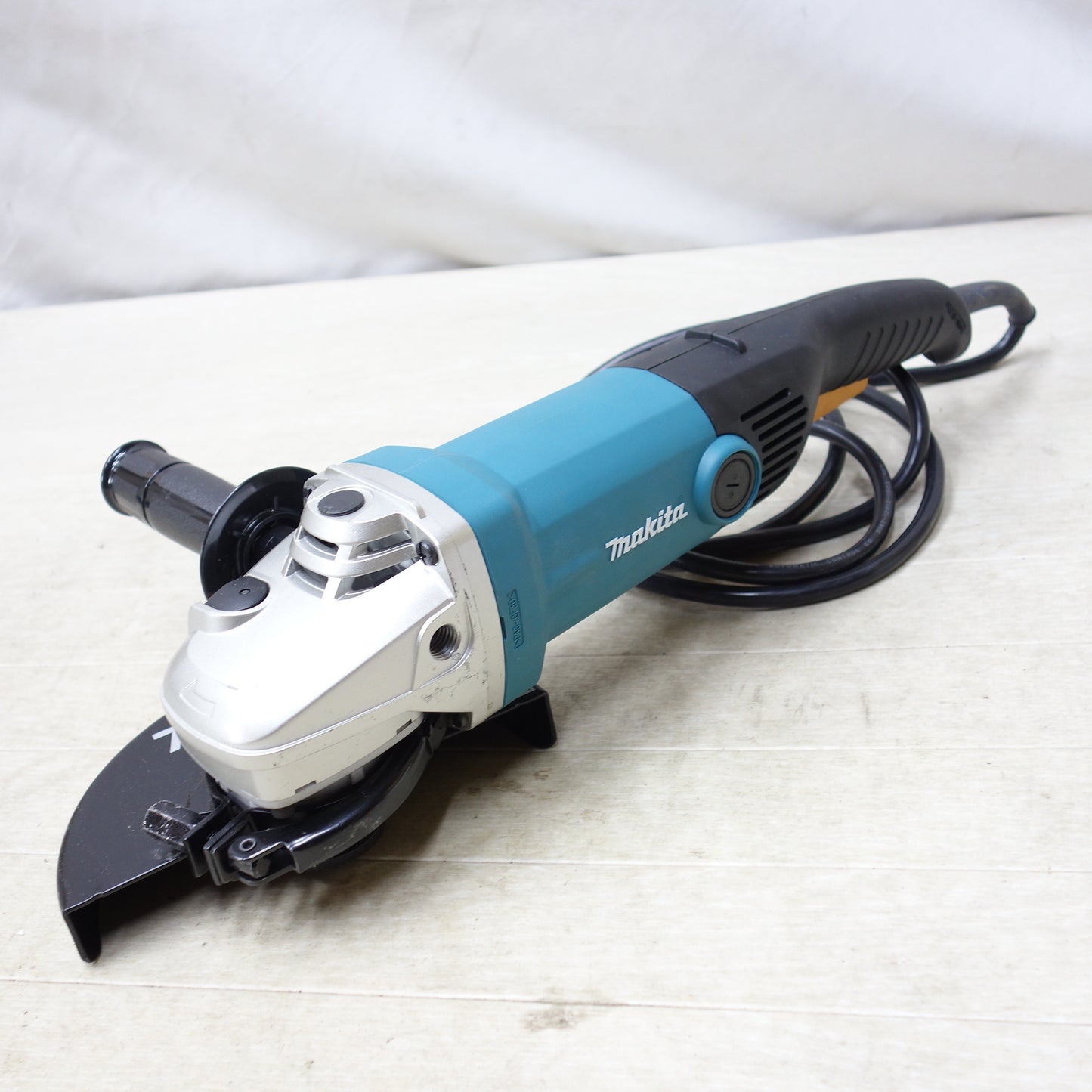 [送料無料] キレイ◆makita マキタ 180mm 電子ディスクグラインダ GA7011C 切断 研削 電動工具 100V 50/60Hz◆