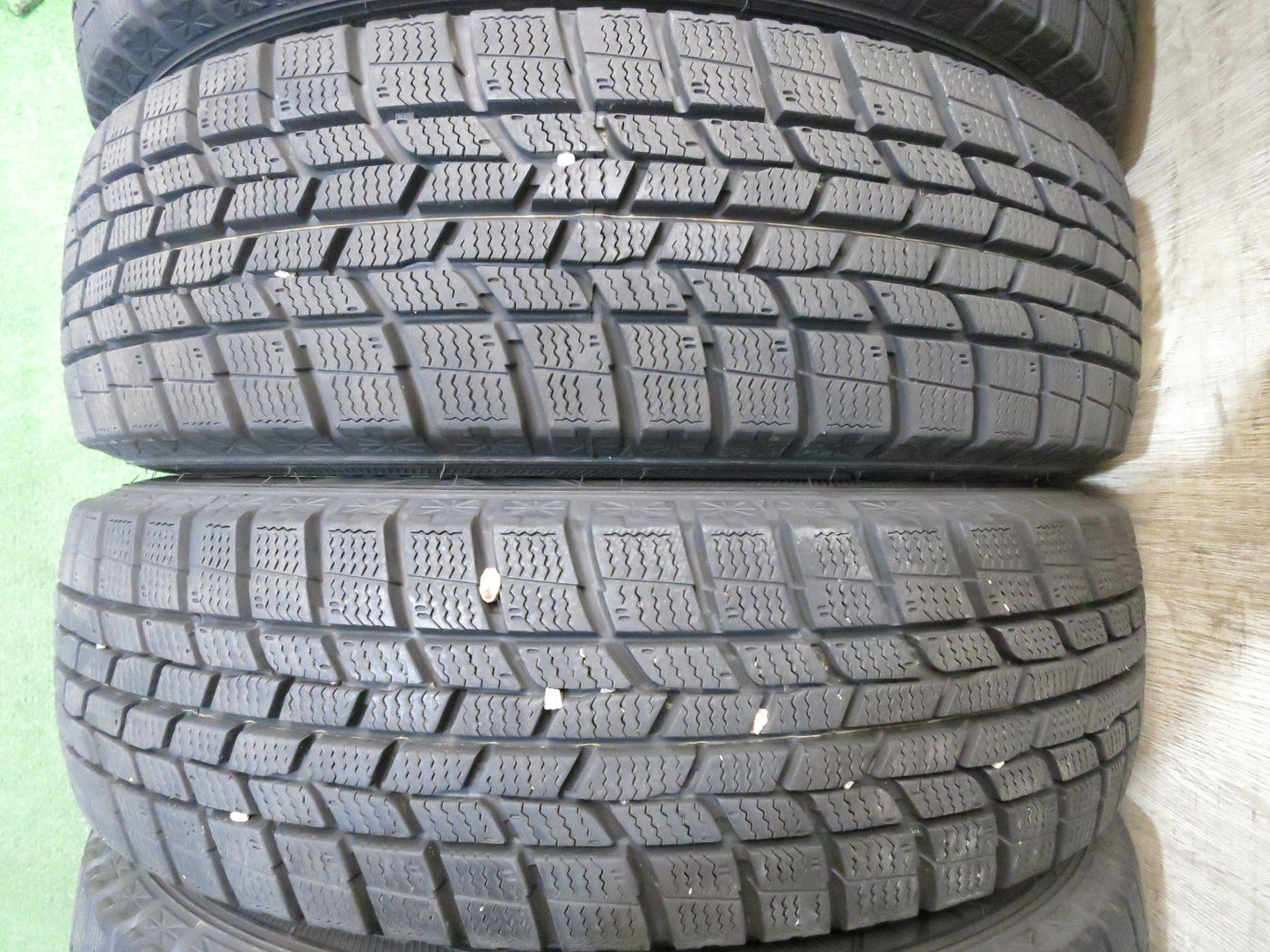 [送料無料]バリ溝！20年！9.5分以上★スタッドレス 165/70R14 グッドイヤー アイスナビ6 タイヤ 14インチ ヴィッツ スイフト アクア ルーミー 等★2122808Hスタ