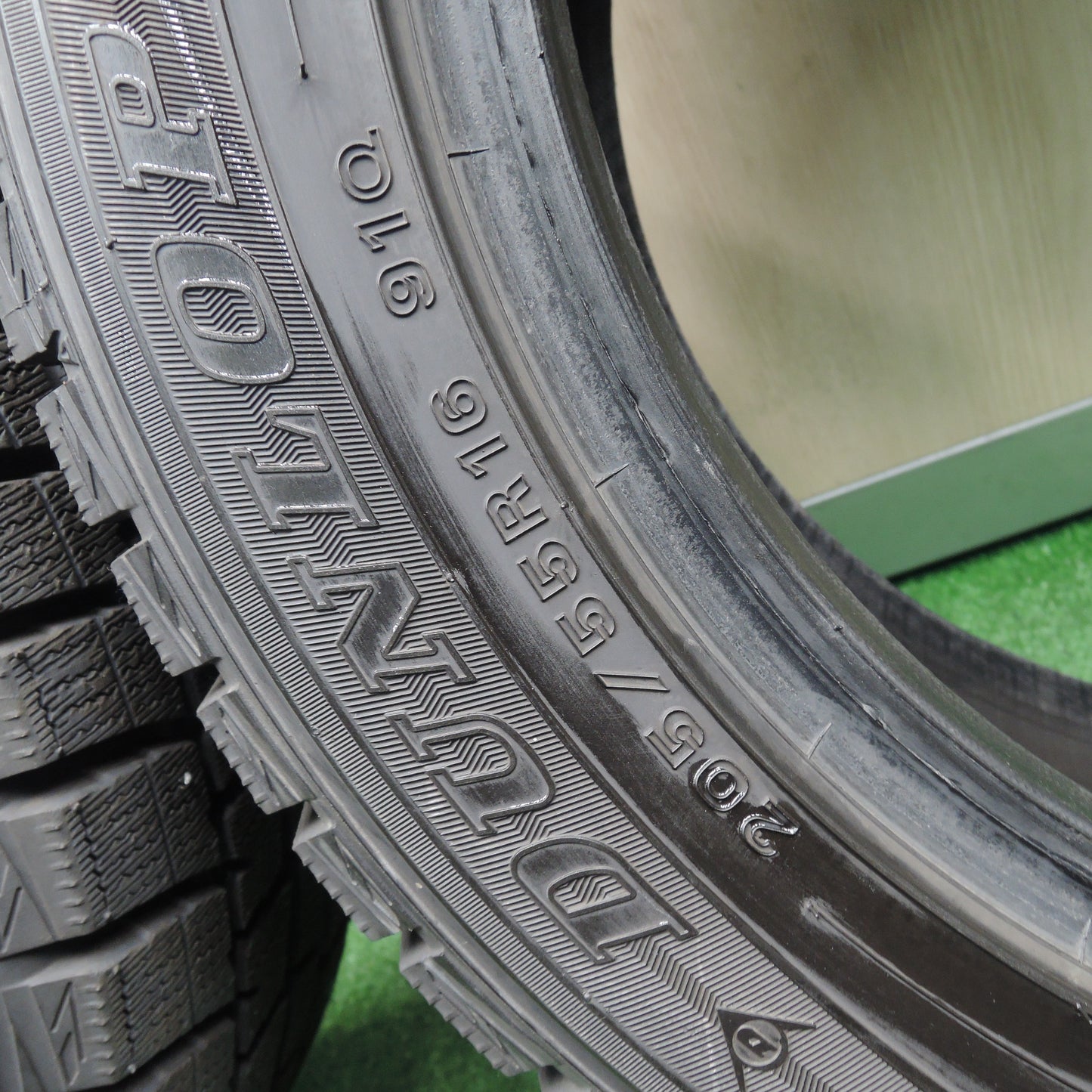 *送料無料*ほぼ未使用！19年★スタッドレス 205/55R16 ダンロップ ウインターマックス WM01 タイヤ 16インチ リーフ オーリス プリウスα等★3120905HAスタ