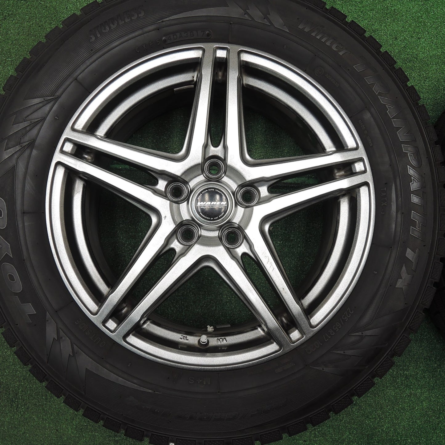 [送料無料]バリ溝！キレイ！9.5分★スタッドレス 225/65R17 トーヨー ウインター トランパス TX WAREN HOT STUFF ヴァーレン 17インチ PCD114.3/5H★3111706TNス