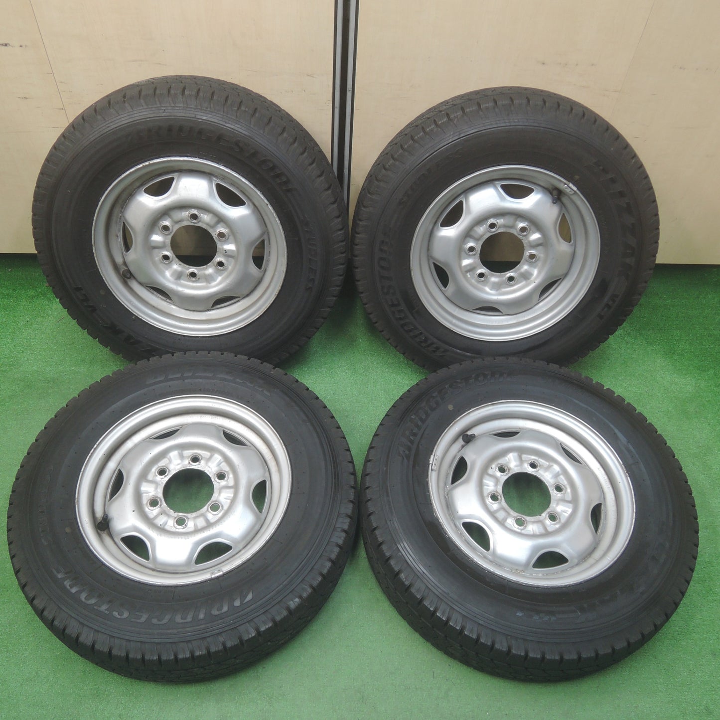 *送料無料*バリ溝！9.5分★日産 キャラバン 純正 スチール 195/80R15 スタッドレス ブリヂストン ブリザック VL1 15インチ PCD139.7/6H★4011901SYス