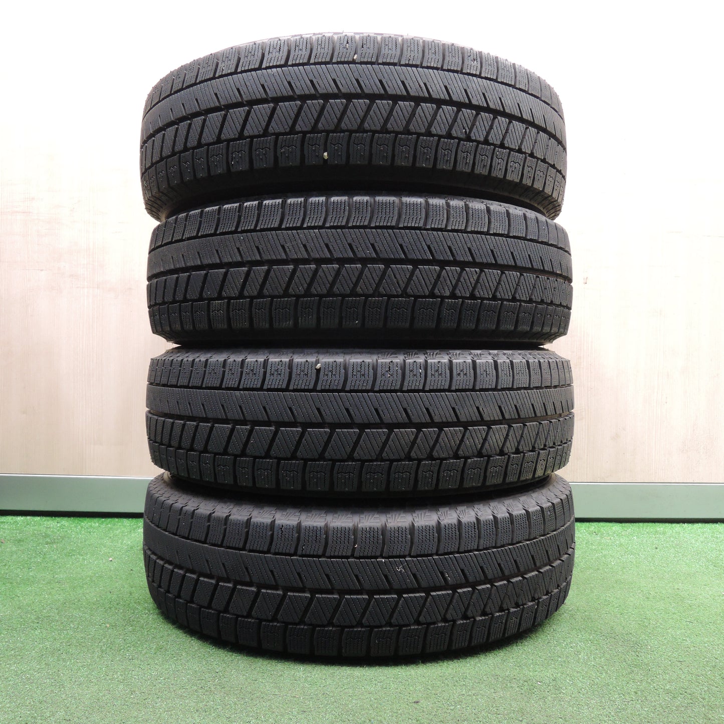 *送料無料*バリ溝！21年！キレイ！9.5分以上★スタッドレス 155/65R14 ブリヂストン ブリザック VRX3 Linz 14インチ PCD100/4H★3122001NJス