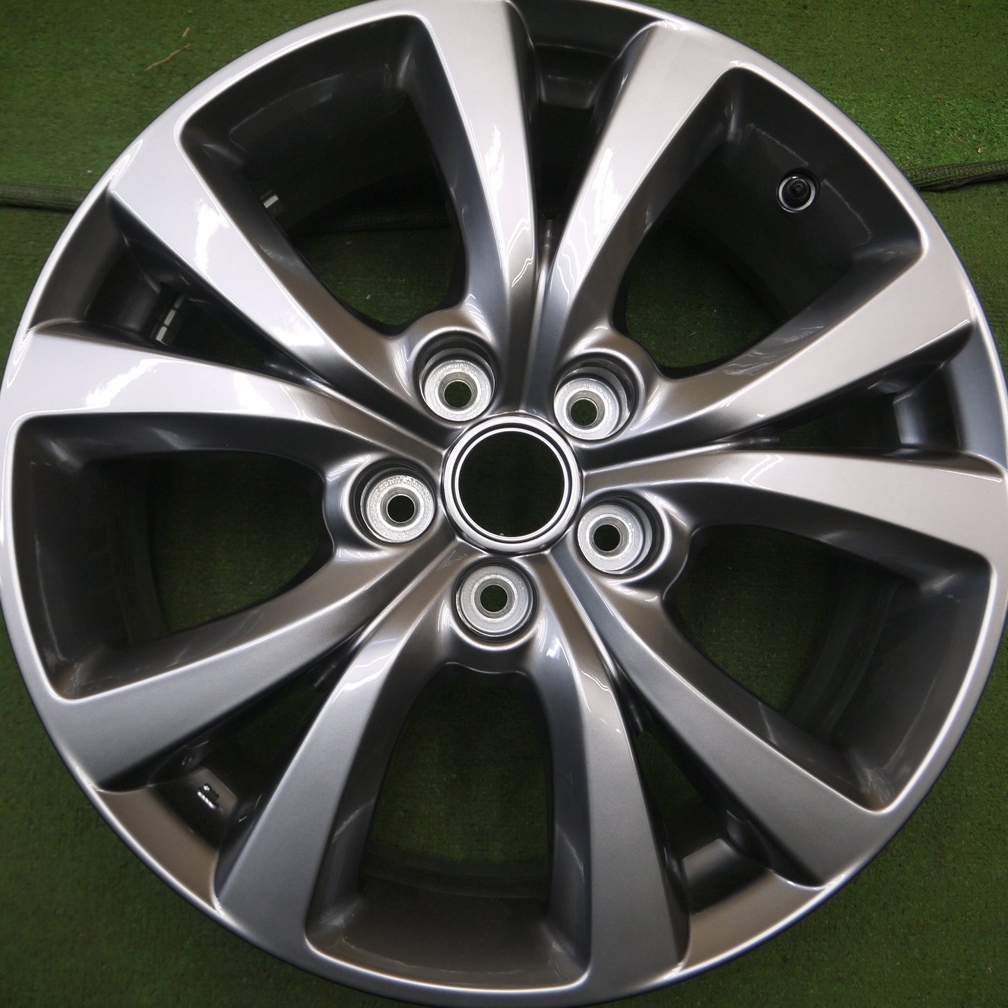 *送料無料*新車外し★マツダ CX-30 純正 ホイール 18インチ 18×7J PCD114.3/5H★4012607Hホ