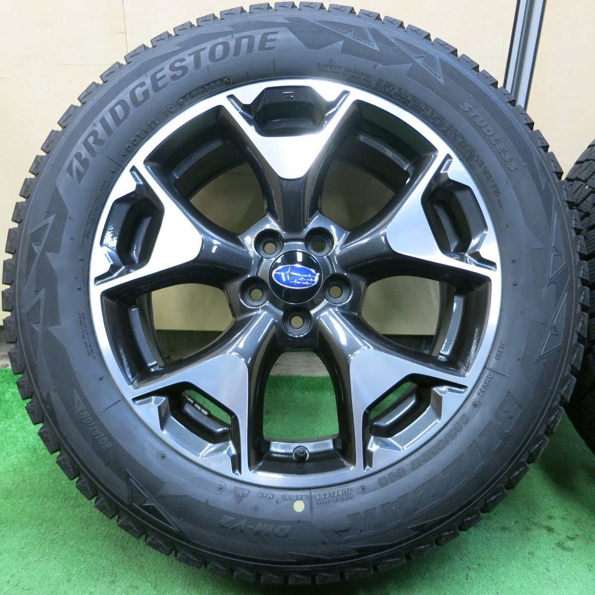 [送料無料]バリ溝！キレイ！9分★スバル XV 純正 ENKEI製 225/60R17 スタッドレス ブリヂストン ブリザック DM-V2 エンケイ 17インチ PCD100/5H★3081002イス
