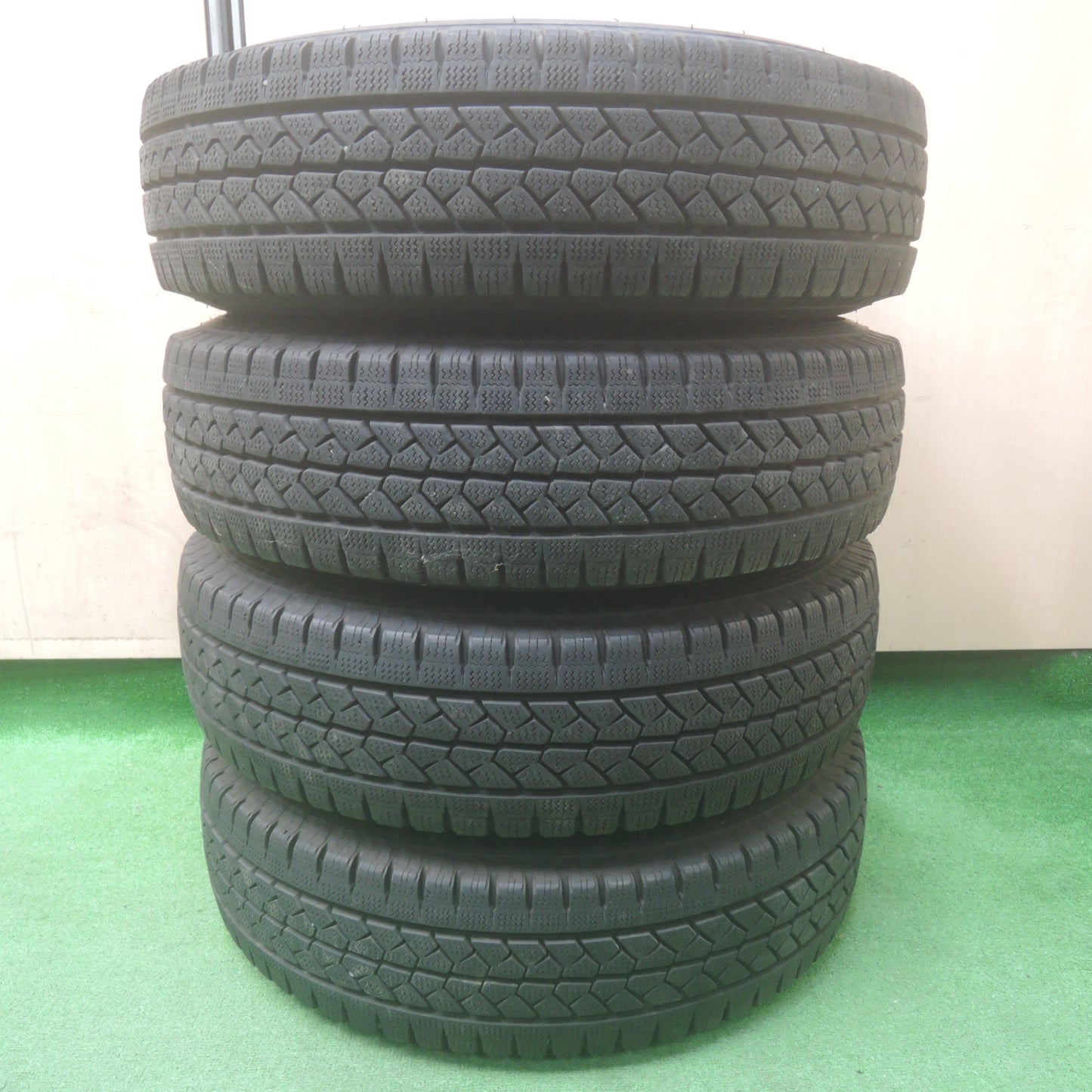 *送料無料*バリ溝！9.5分★日産 キャラバン 純正 スチール 195/80R15 スタッドレス ブリヂストン ブリザック VL1 15インチ PCD139.7/6H★4011901SYス