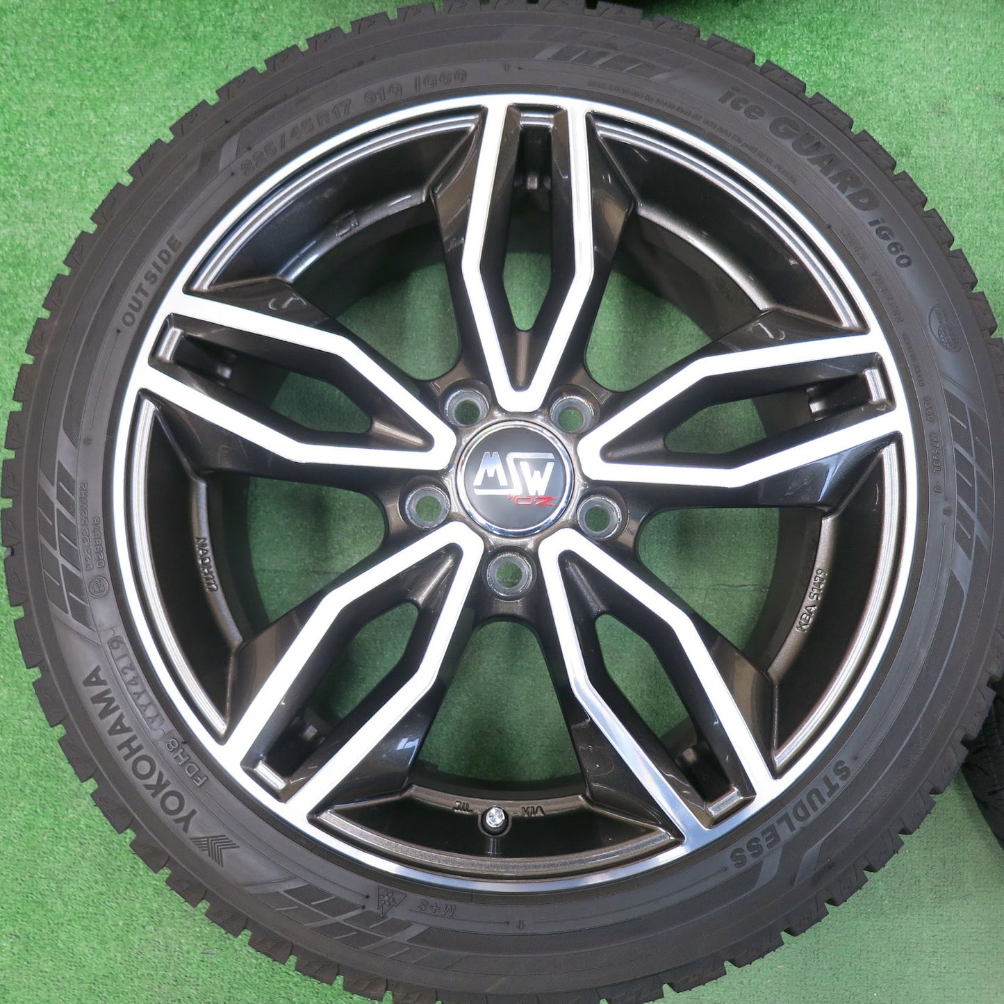 [送料無料] 超バリ溝！19年！9.5分以上★ベンツ 等 MSW OZ 225/45R17 スタッドレス ヨコハマ アイスガード iG60 PCD112/5H★3033004ヒス