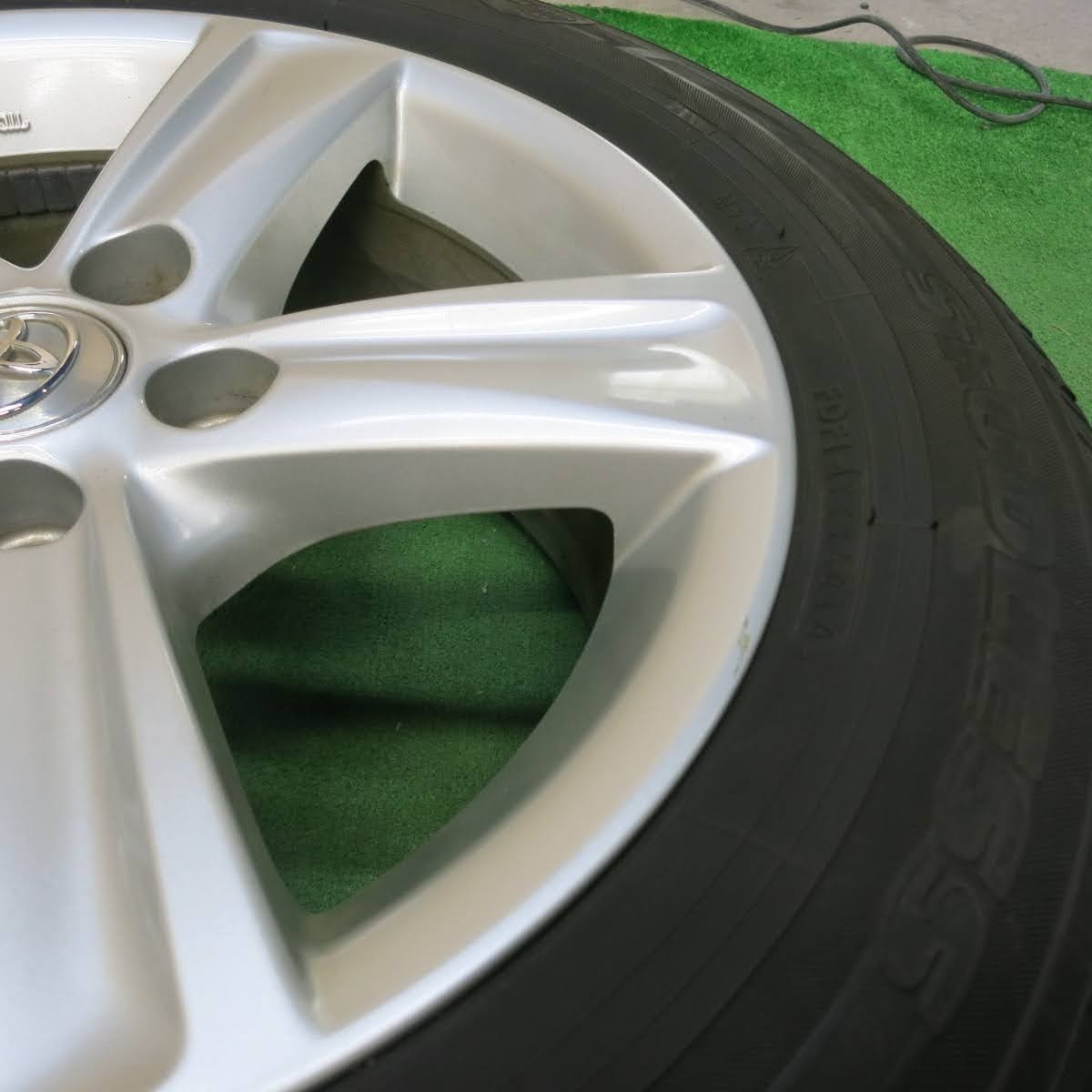 [送料無料]キレイ★トヨタ マークX 純正 215/60R16 スタッドレス ヨコハマ アイスガード iG50 16インチ PCD114.3/5H★3061903イス