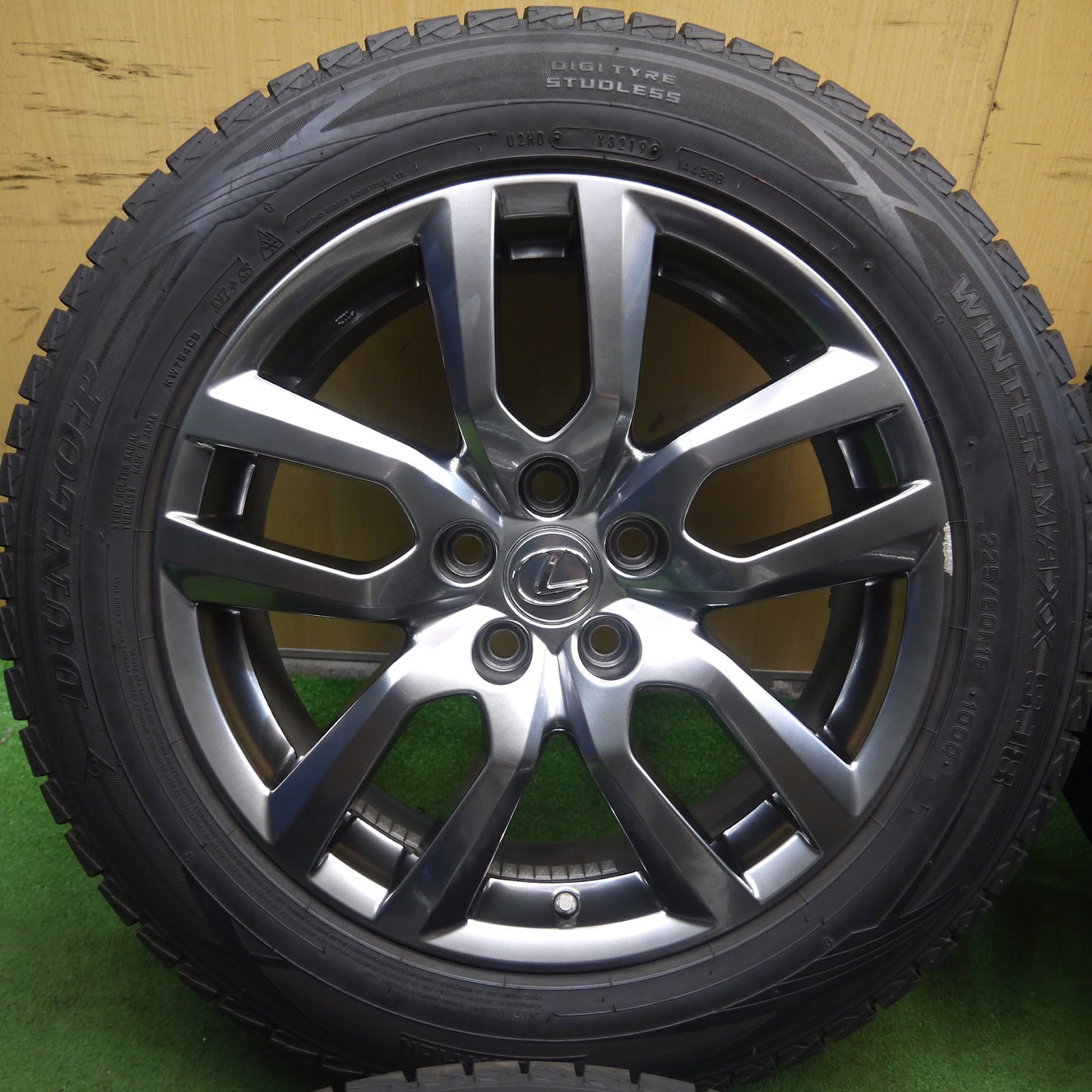 [送料無料]バリ溝！19年！キレイ！9分★レクサス NX バージョンL 純正 225/60R18 スタッドレス ダンロップ ウインターマックス SJ8 PCD114.3/5H★3071701KKス