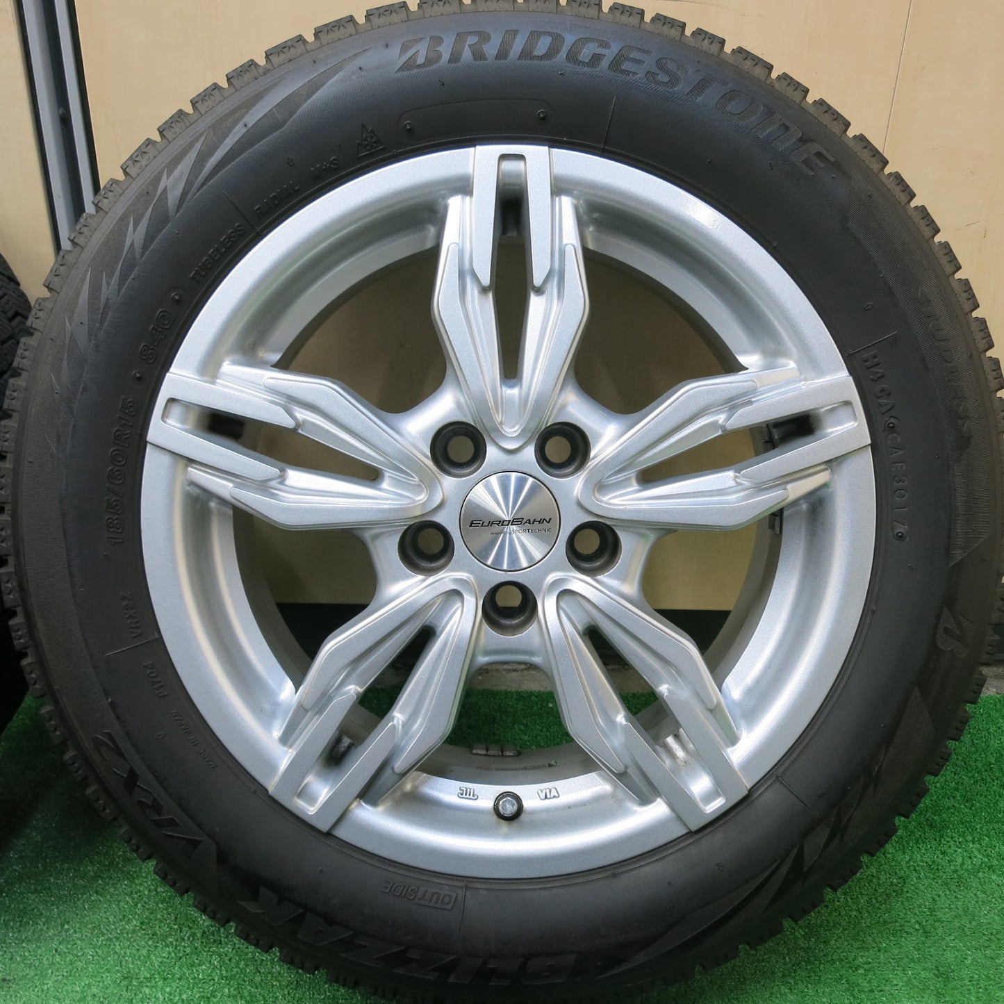 [送料無料]バリ溝！9分★スタッドレス EUROBAHN SPORT TECHNIC185/60R15 ブリヂストン ブリザック VRX2 スポーツテクニック 15インチ PCD100/5H★3040702ヒス