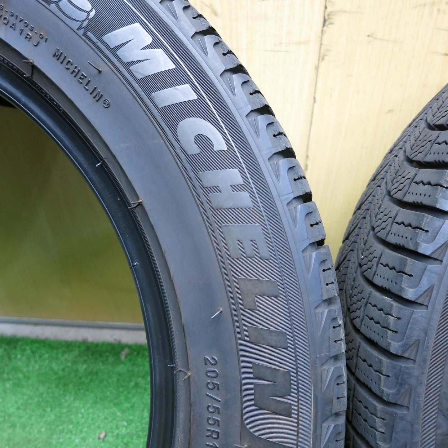 [送料無料]バリ溝！9分★スタッドレス 205/55R16 ミシュラン X-ICE3+ タイヤ 16インチ リーフ プレマシー セレナ ラフェスタ レクサスIS 等★3032702Hノタ