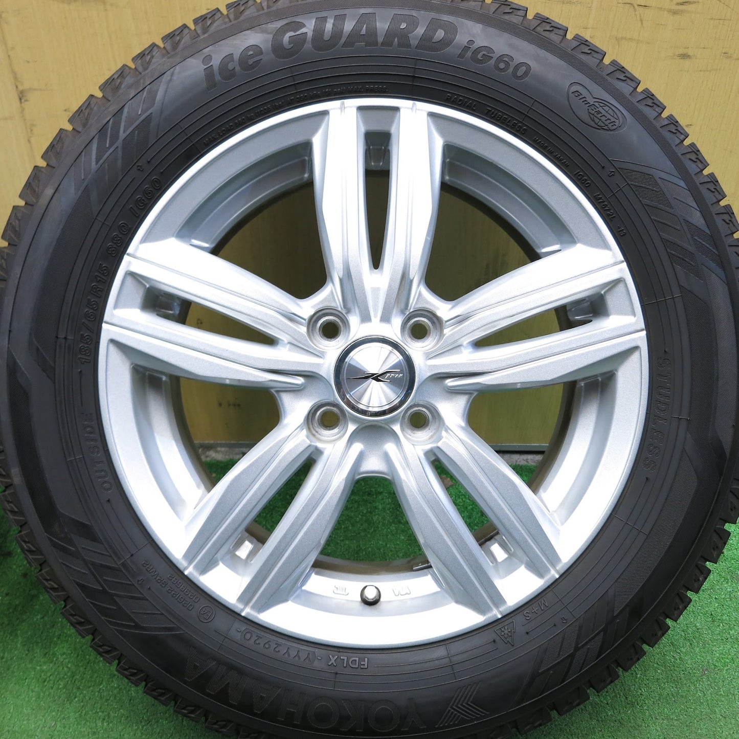 [送料無料]バリ溝！20年！キレイ！9.5分★スタッドレス 185/65R15 ヨコハマ アイスガード iG60 社外 アルミ 15インチ PCD100/4H★3061910Hス