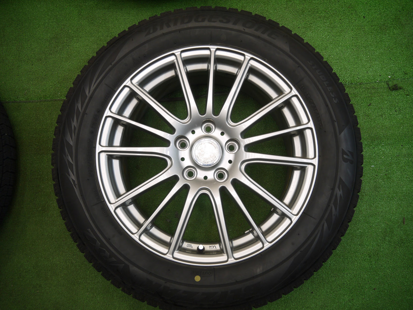 [送料無料]キレイ！19年★スタッドレス 215/60R17 ブリヂストン ブリザック VRX2 ravrion selzer ラブリオン 17インチ PCD114.3/5H★2120304アス