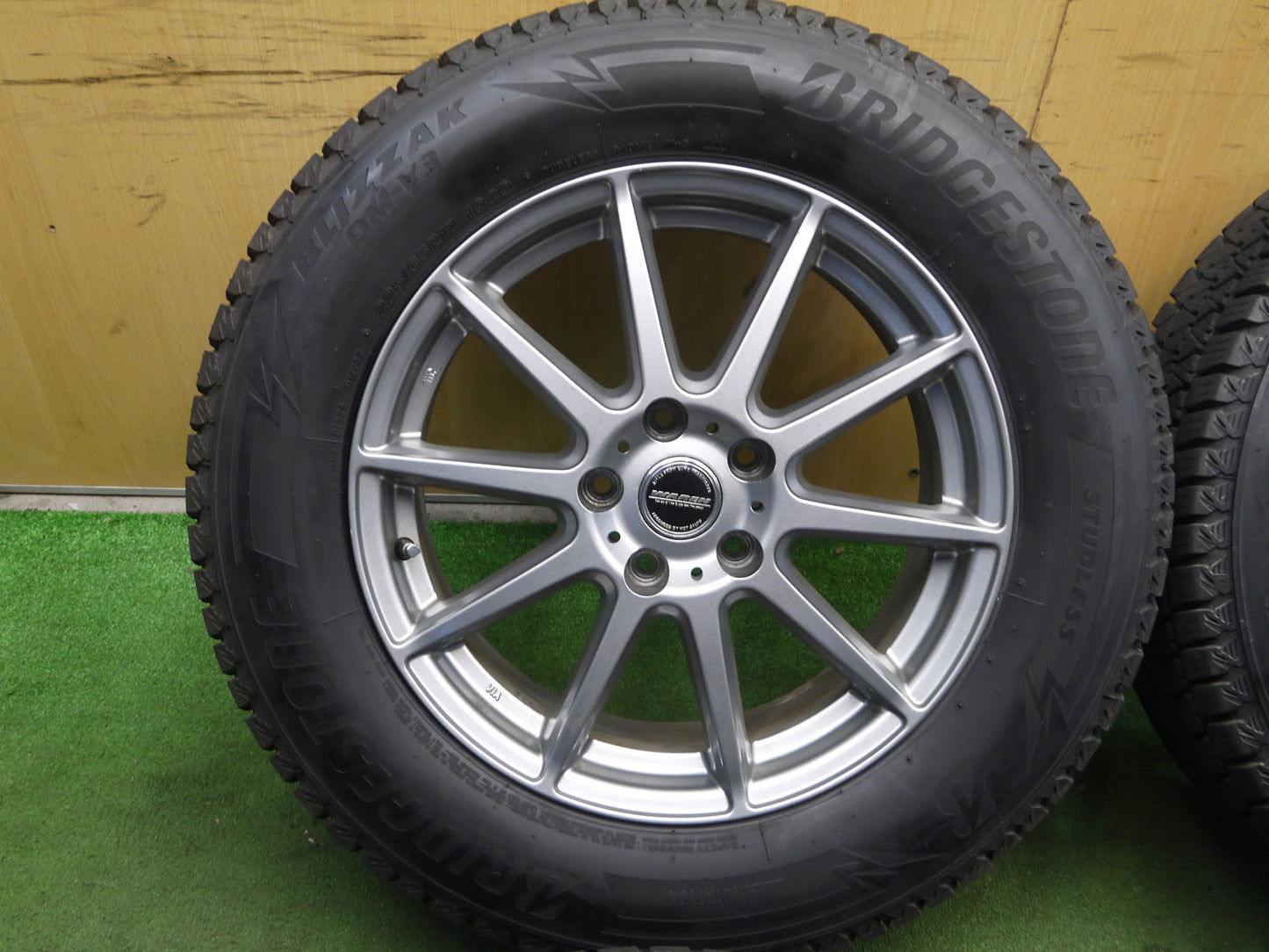 [送料無料]バリ溝！21年！キレイ！9.5分★スタッドレス 225/65R17 ブリヂストン ブリザック DM-V3 WAREN HOTSTUFF ヴァーレン 17インチ PCD114.3/5H★3021503クス