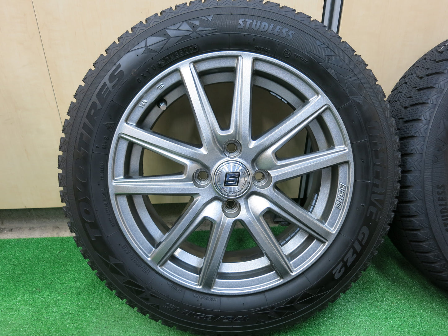[送料無料]バリ溝！20年！キレイ！ほぼ10分★スタッドレス 175/65R15 トーヨー オブザーブ GIZ2 SEIN ザイン 15インチ PCD100/4H★3011601ヒス