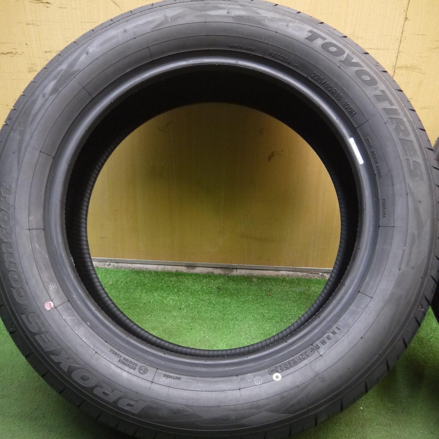 *送料無料*新車外し！23年★225/60R18 トーヨー プロクセス Comfort タイヤ 18インチ ハリアー RAV4 等★3121505Hノタ