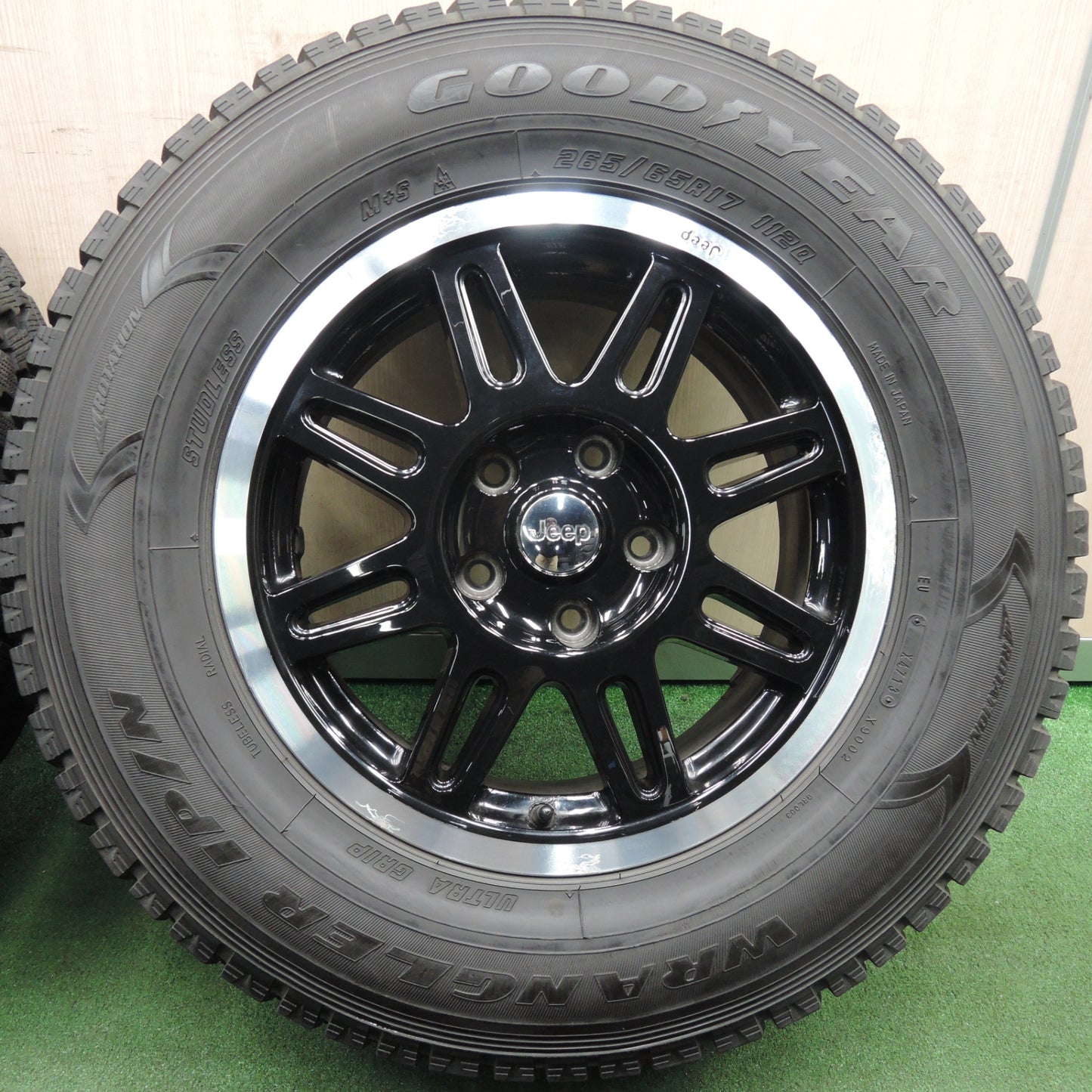 *送料無料* バリ溝！9.5分★ジープ ラングラー 純正 OP 265/65R17 スタッドレス グッドイヤー ラングラー IP/N 17インチ PCD127/5H★4030503TNス