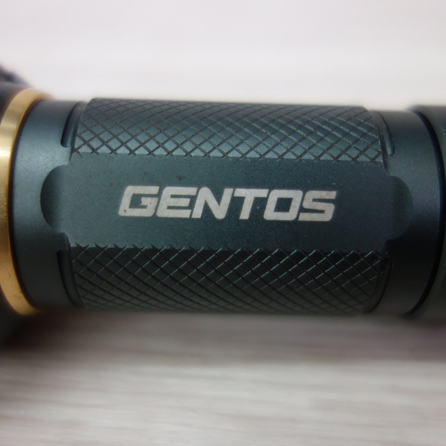 [送料無料] キレイ☆GENTOS ジェントス 充電式 LED ライト UT-1900R LED 懐中電灯☆