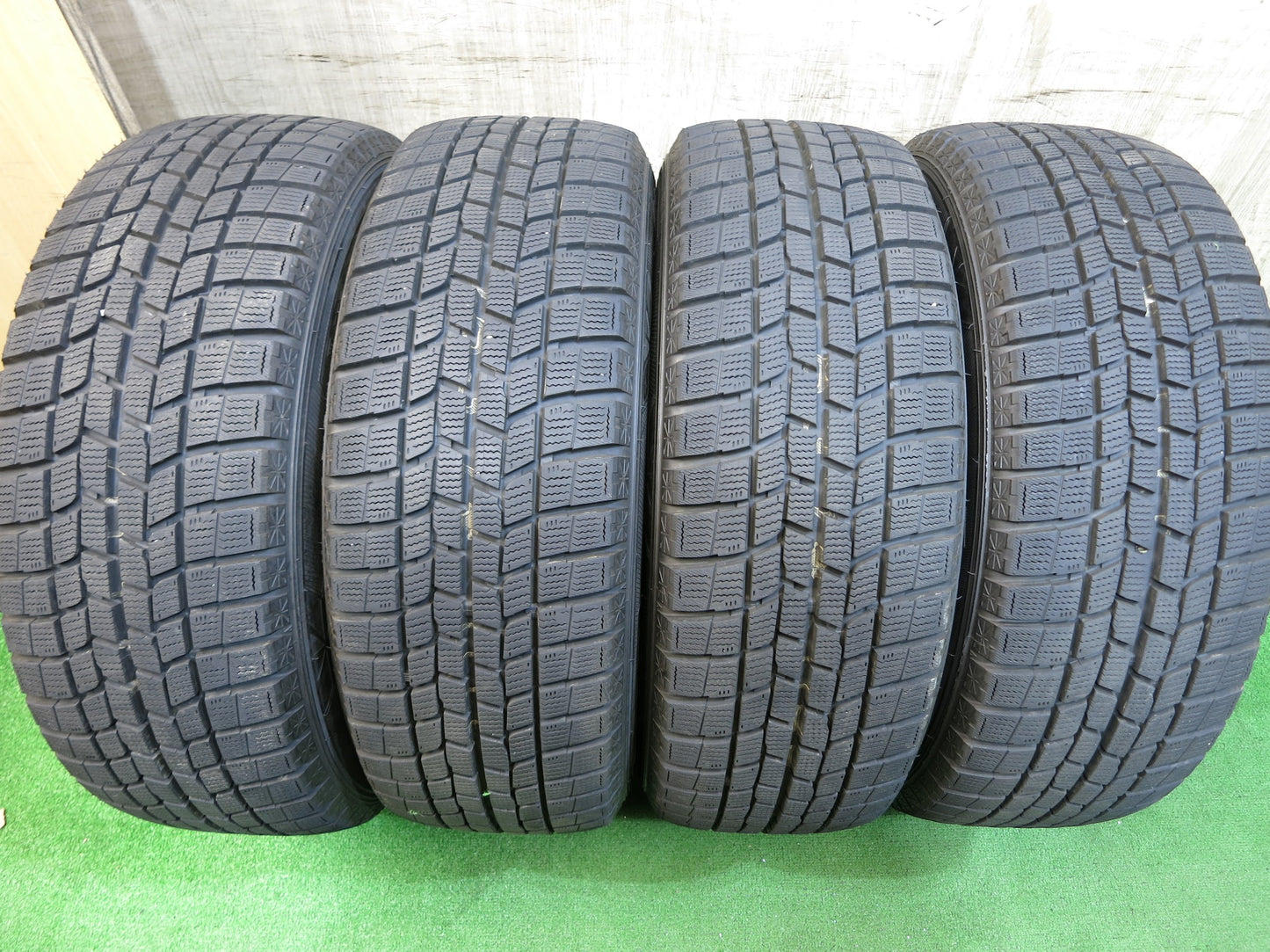 [送料無料]バリ溝！18年！キレイ！9.5分以上★ミニ 等 225/55R17 スタッドレス グッドイヤー アイスナビ6 社外 アルミ ホイール 17インチ PCD120/5H★2101802Hス