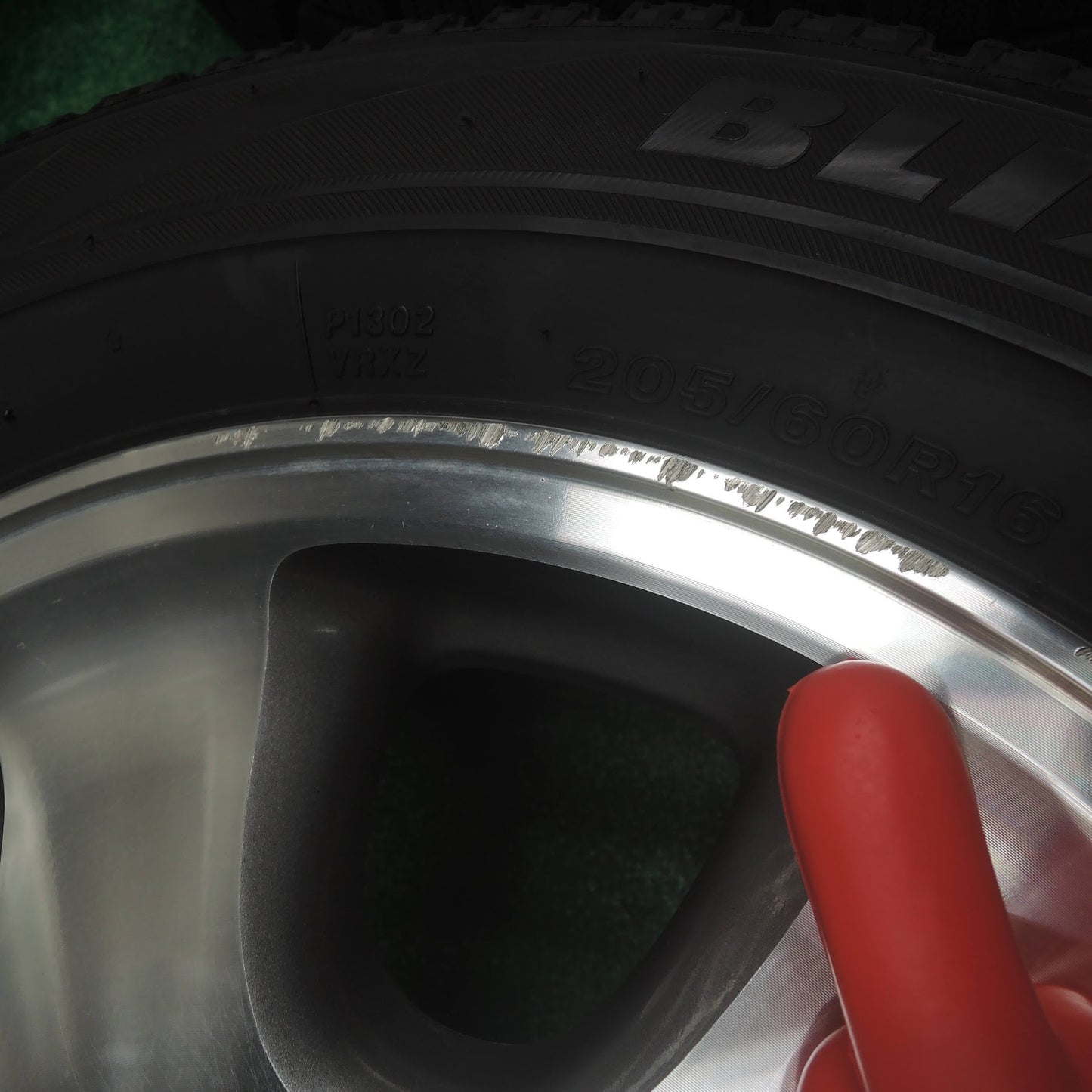 [送料無料]バリ溝！9分★トヨタ イプサム 純正 205/60R16 スタッドレス ブリヂストン ブリザック VRX 16インチ PCD114.3/5H★3072003SYス