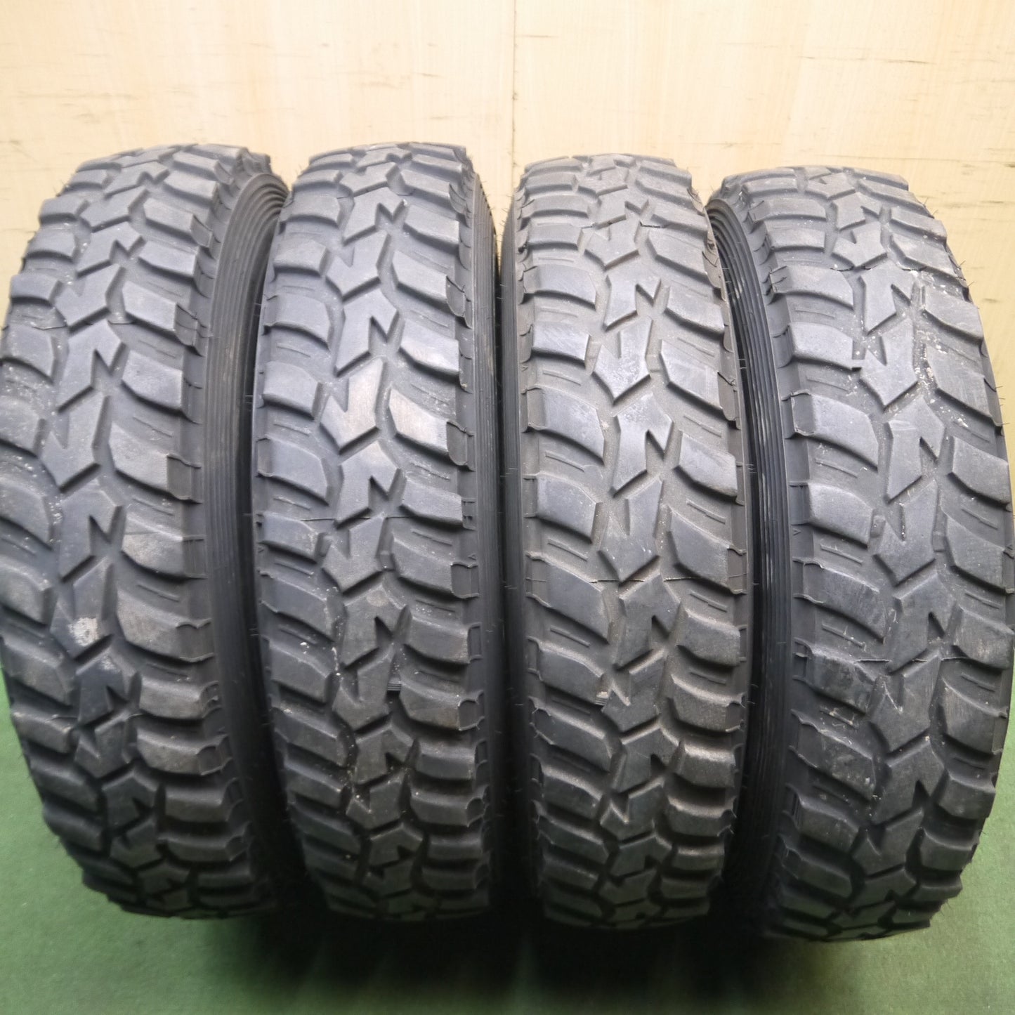 *送料無料*バリ溝！キレイ！8.5分★4×4 Engineering 7.00R16LT 8PR ダンロップ グラントレック MT2 4×4エンジニアリング PCD139.7/5H★4012310Hノ