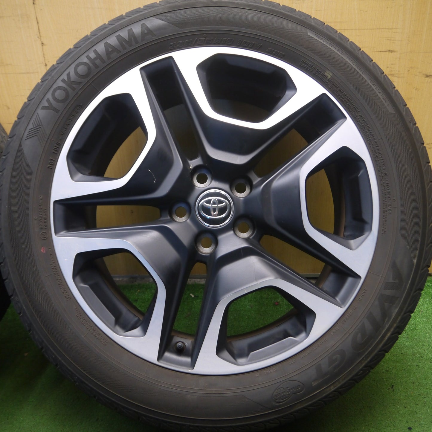 *送料無料* キレイ！20年★トヨタ RAV4 アドベンチャー 純正 235/55R19 ヨコハマ AVID GT S35 19インチ PCD114.3/5H★4022011Hノ