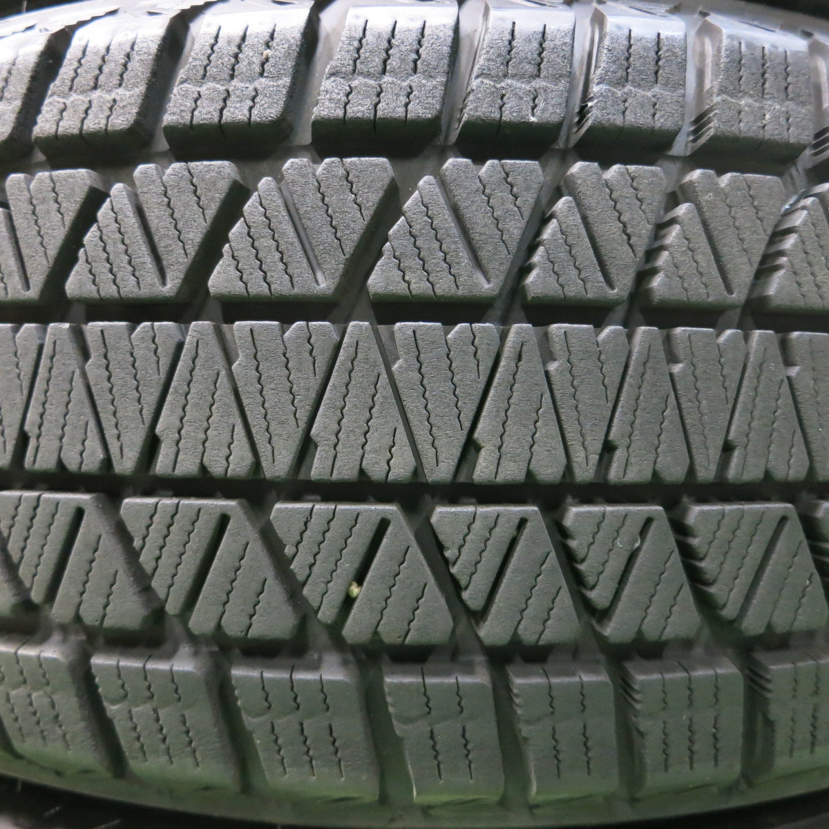 *送料無料*バリ溝！21年！9分★スタッドレス 225/55R19 ブリヂストン ブリザック DM-V3 タイヤ 19インチ ハリアー CX-3 CX-5 等★4010801イスタ