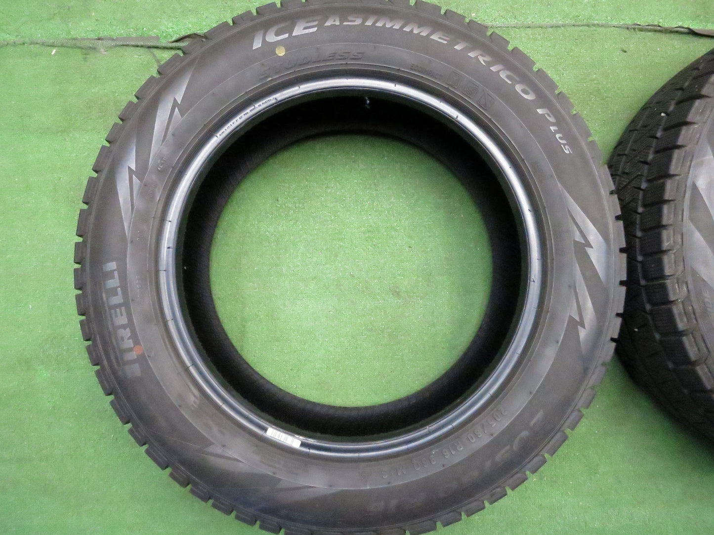 [送料無料]バリ溝！9分★スタッドレス 205/60R16 ピレリ アイスアシンメトリコ プラス タイヤ 16インチ ノア ヴォクシー ステップワゴン 等★3011007Hスタ