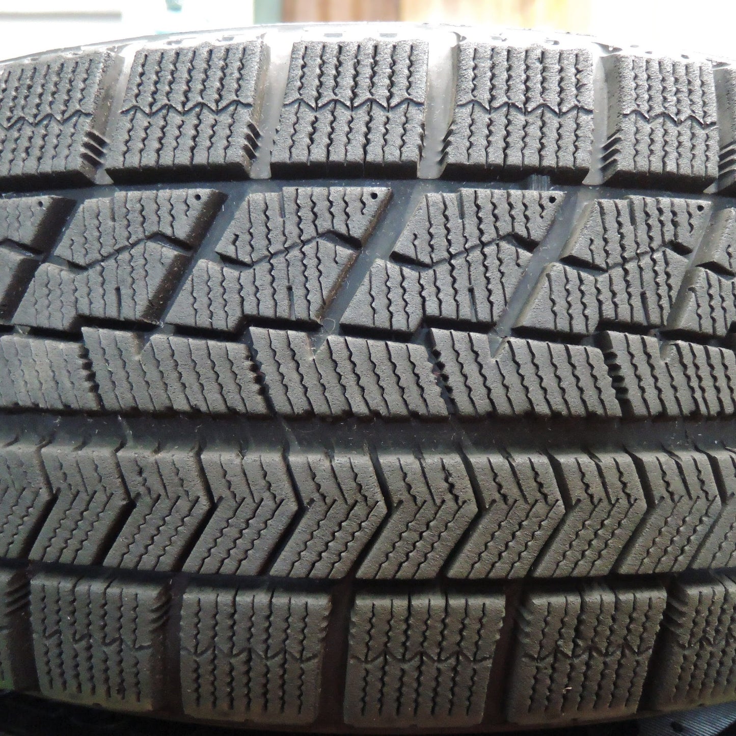 [送料無料]バリ溝！キレイ！9分★スタッドレス 195/65R15 ブリヂストン ブリザック VRX ECO FORME エコフォルム 15インチ PCD114.3/5H★3091001NJス