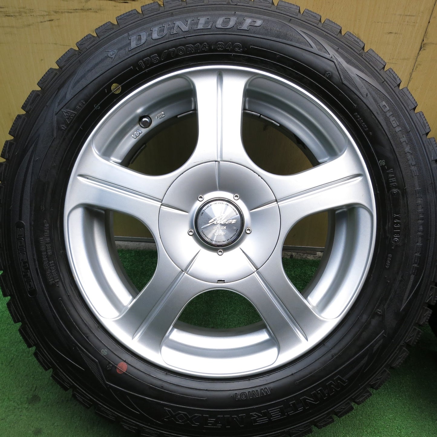 [送料無料]超バリ溝！キレイ！ほぼ10分★スタッドレス 175/70R14 ダンロップ ウインターマックス WM01 JOKER QUEEN weds ジョーカー PCD100/4H★3062314Hス