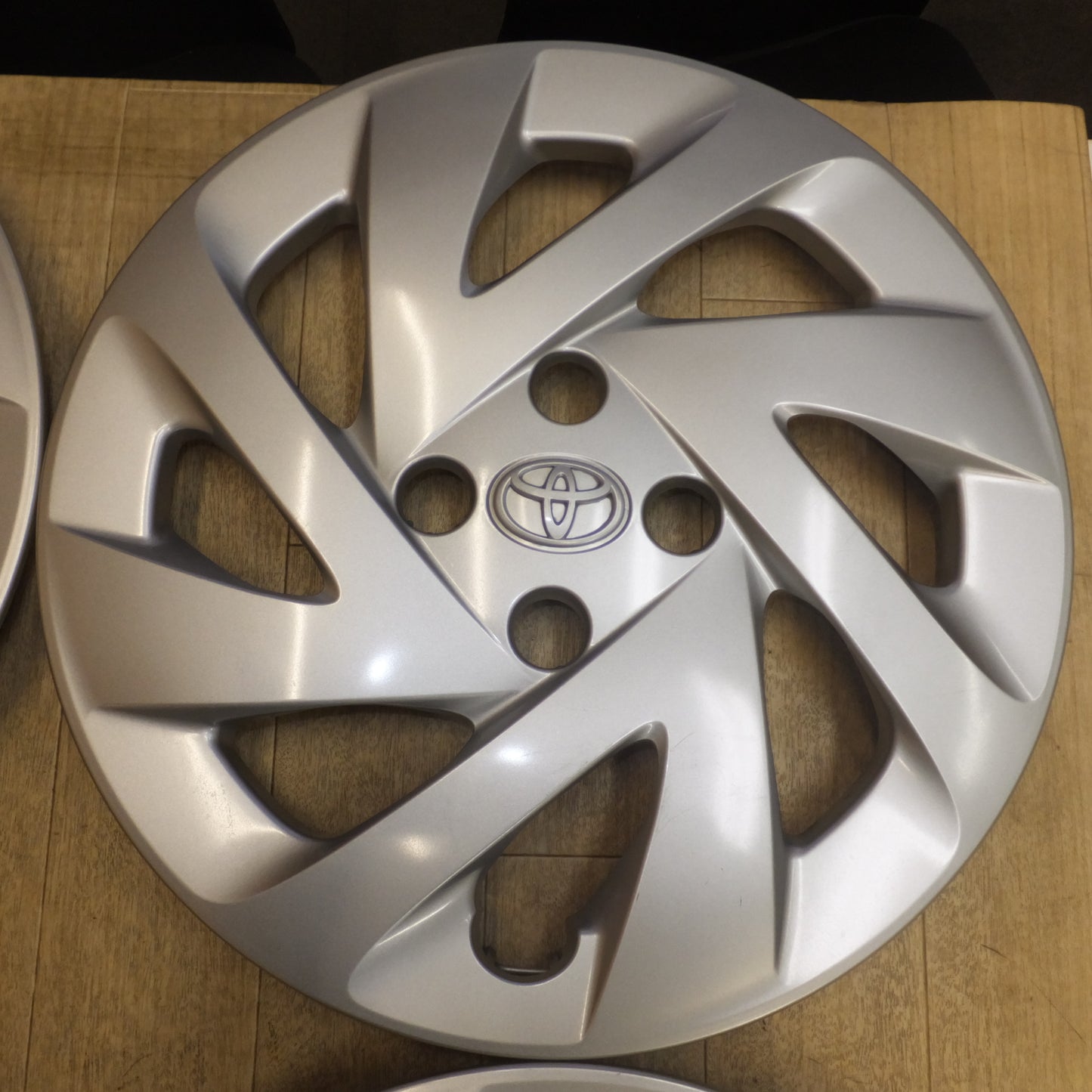 [送料無料]★トヨタ TOYOTA 純正 アクア ホイールキャップ 42602-52620 15インチ 4点 セット★