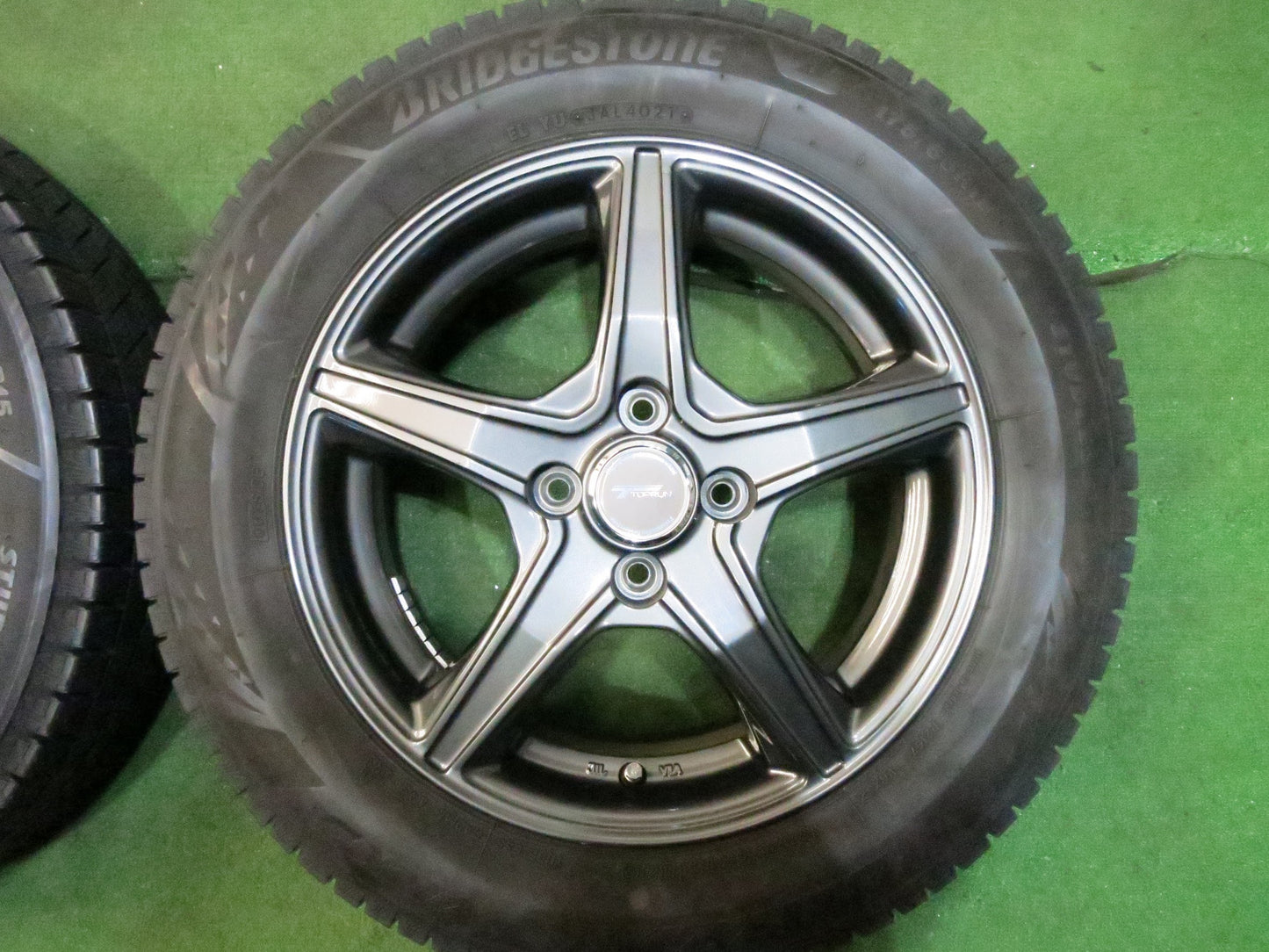 [送料無料]バリ溝！21年！キレイ！9.5分以上★スタッドレス 175/65R15 ブリヂストン ブリザック VRX3 TOPRUN トップラン 15インチ PCD100/4H★3030104Hス