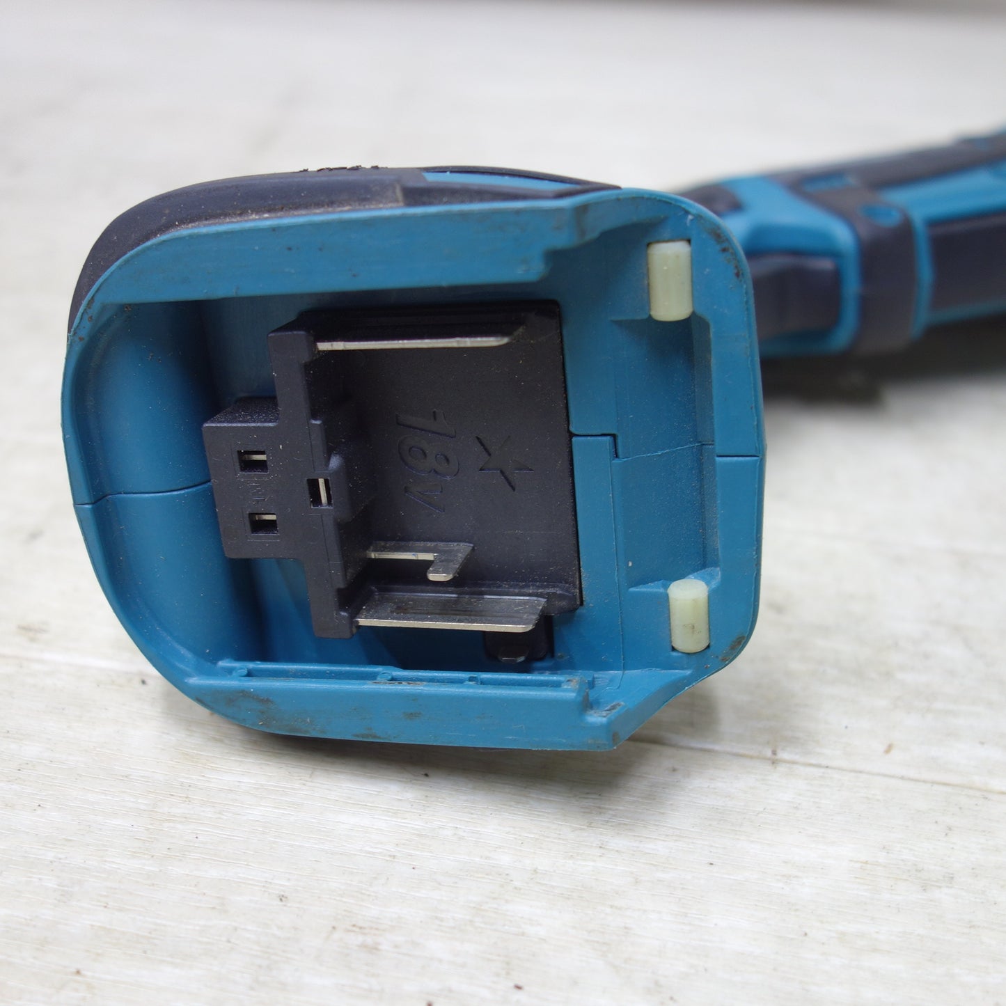 [送料無料] ◆makita マキタ 充電式レシプロソー JR184D 18V 電動工具 切断機 本体のみ◆