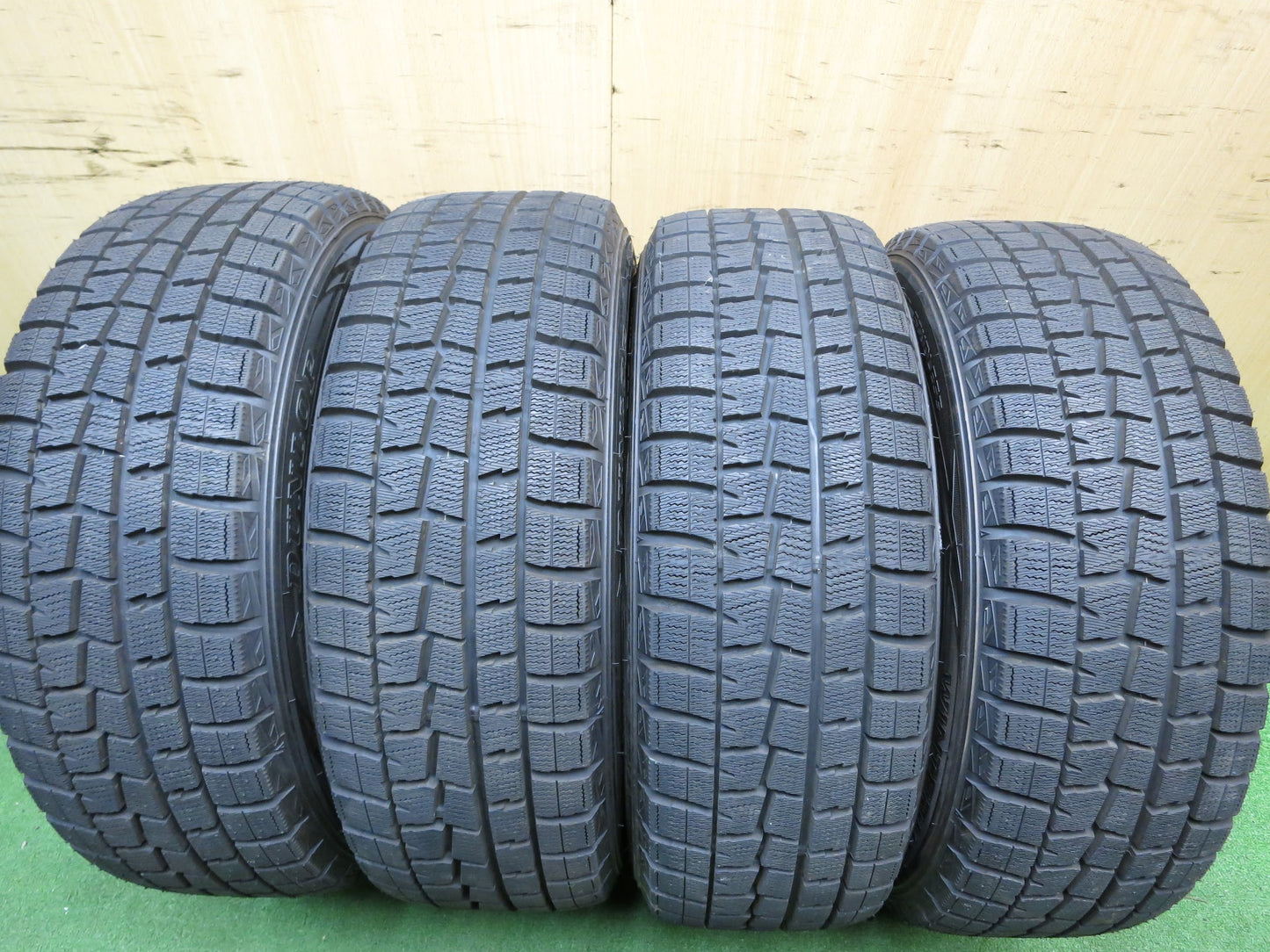 [送料無料]超バリ溝！18年！キレイ！ほぼ10分★アウディ ワーゲン 等 205/55R16 スタッドレス ダンロップ ウインターマックス WM01 TRG PCD112/5H★2112309Hス