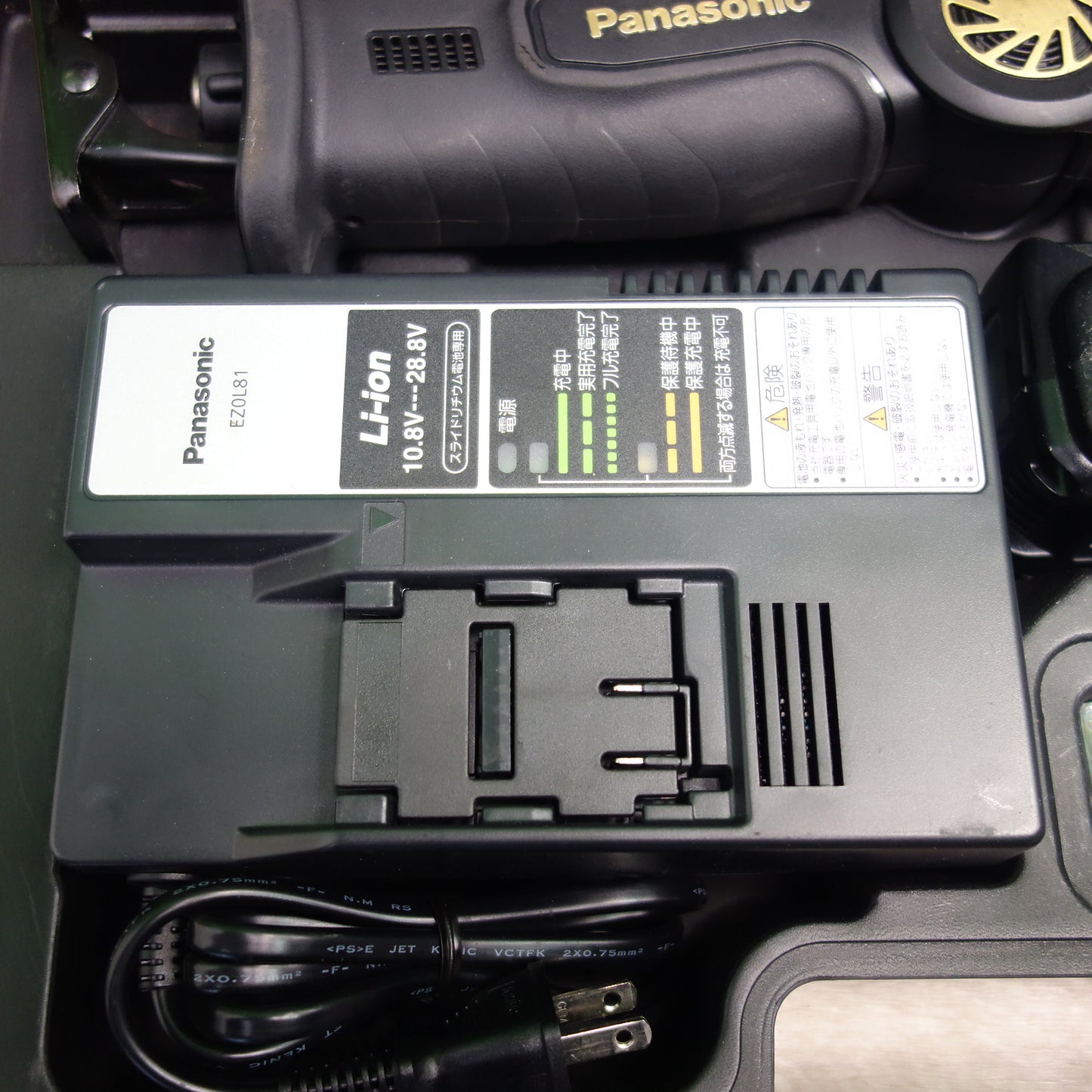 *送料無料*キレイ！バッテリー2個☆Panasonic 充電 レシプロソー EZ47A1LJ2G-B 電動 工具 パナソニック☆