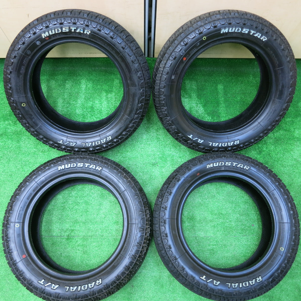 *送料無料*新車外し！22年★165/65R14 ホワイトレター マッドスター ラジアル A/T タイヤ 14インチ エブリィ ウエイク スペーシア 等★3111101イノタ