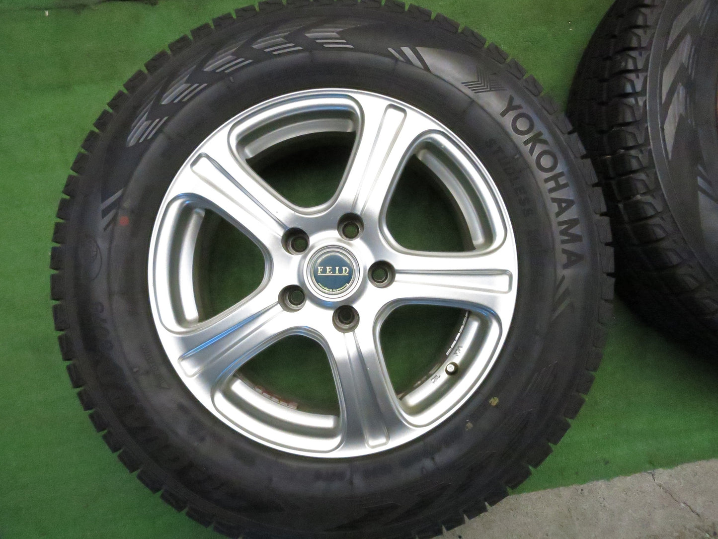 [送料無料]バリ溝！9.5分以上★スタッドレス 215/70R16 ヨコハマ アイスガード G075 FEID 社外 アルミ 16インチ PCD114.3/5H★3010908Hス