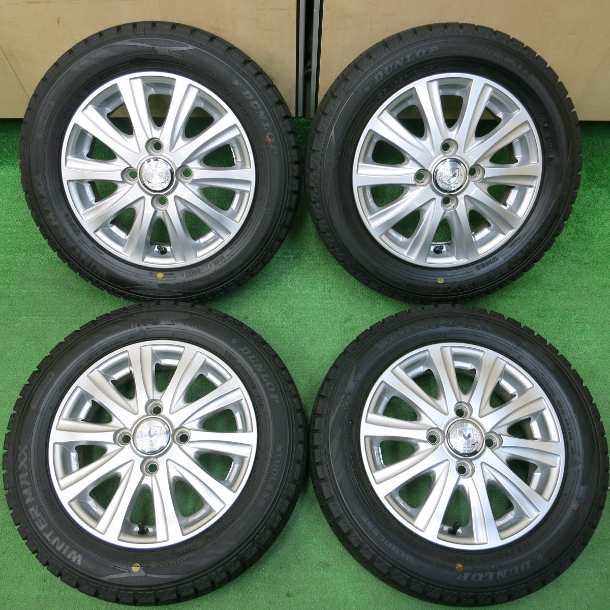 *送料無料*バリ溝！22年！キレイ！ほぼ10分★スタッドレス 155/65R13 ダンロップ ウインターマックス WM02 STYTZ 13インチ PCD100/4H★3123006イス